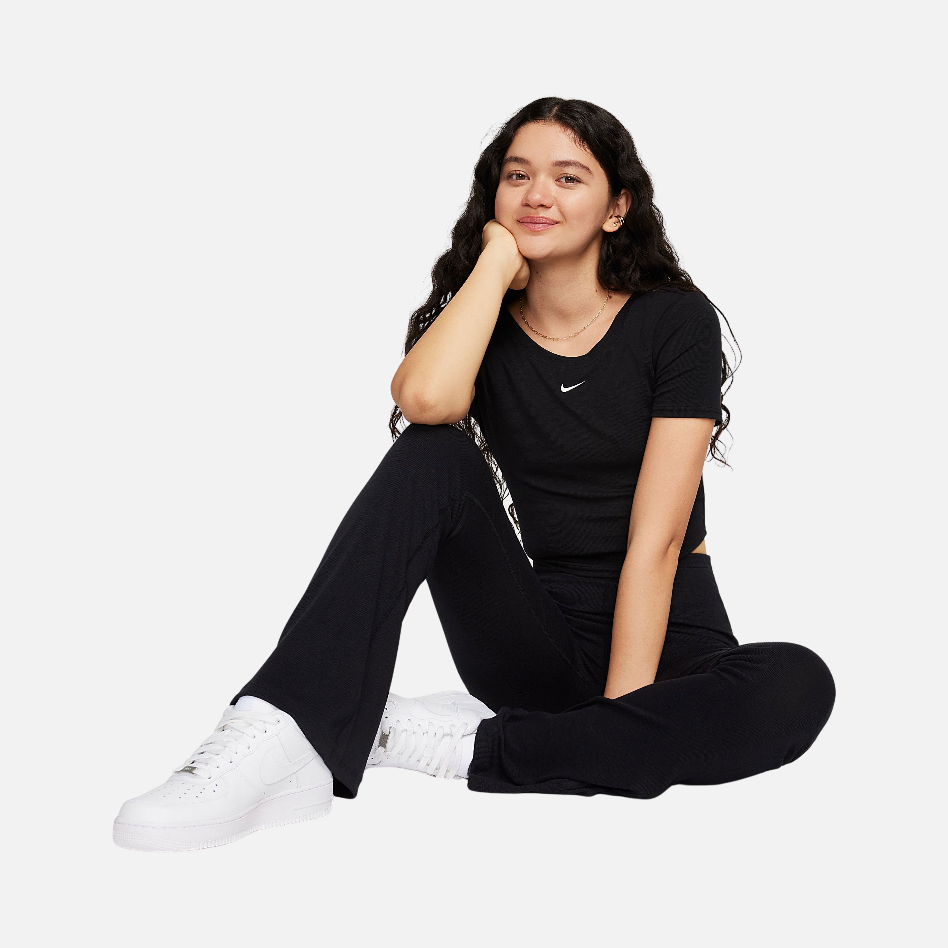 Nike Sportswear Chill Knit Tight Scoop-Back Mini-Rib Short-Sleeve Kadın Tişört