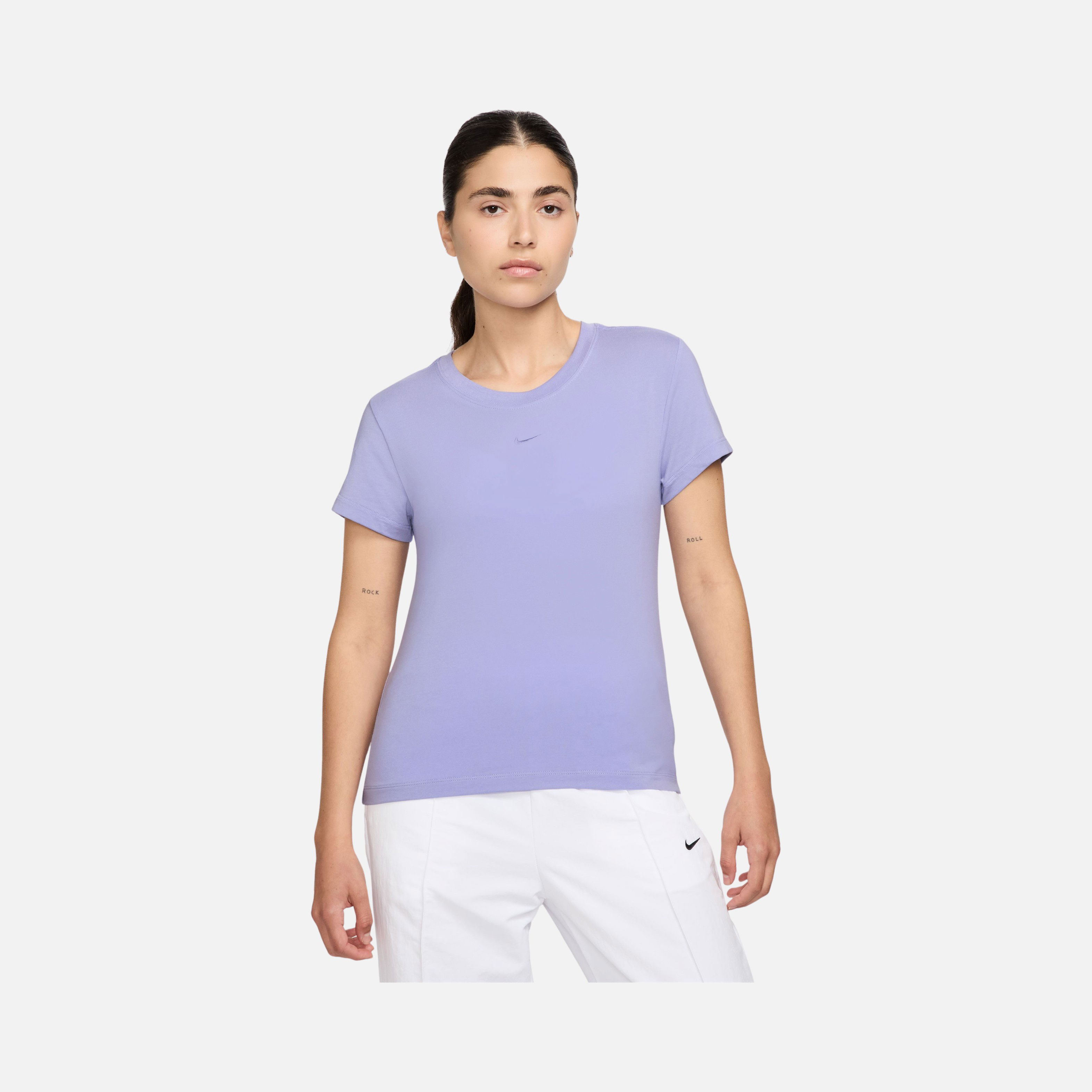 Nike Sportswear Essentials Chill Knit Short-Sleeve Kadın Tişört