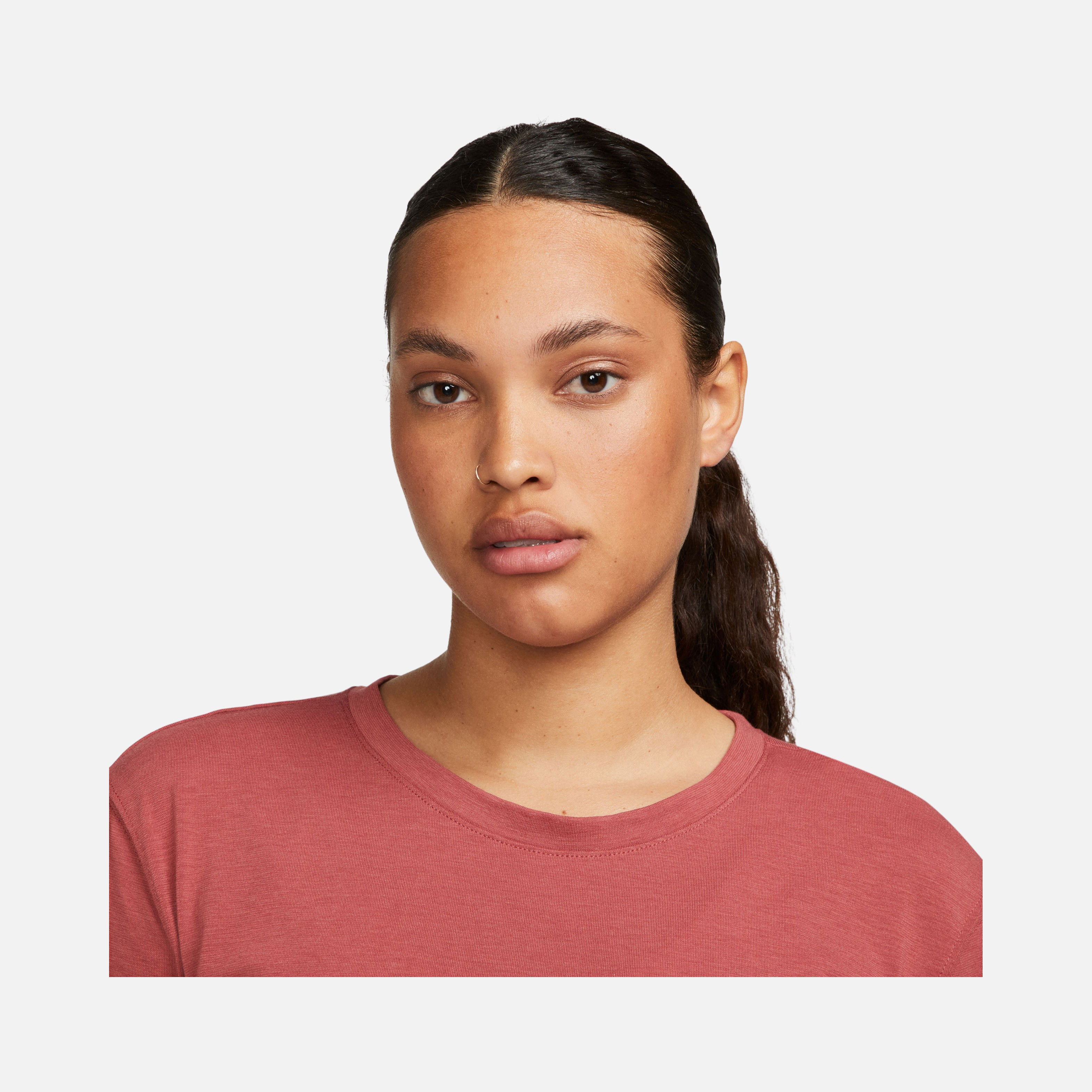 Nike Yoga Dri-Fit Training Short-Sleeve Kadın Tişört