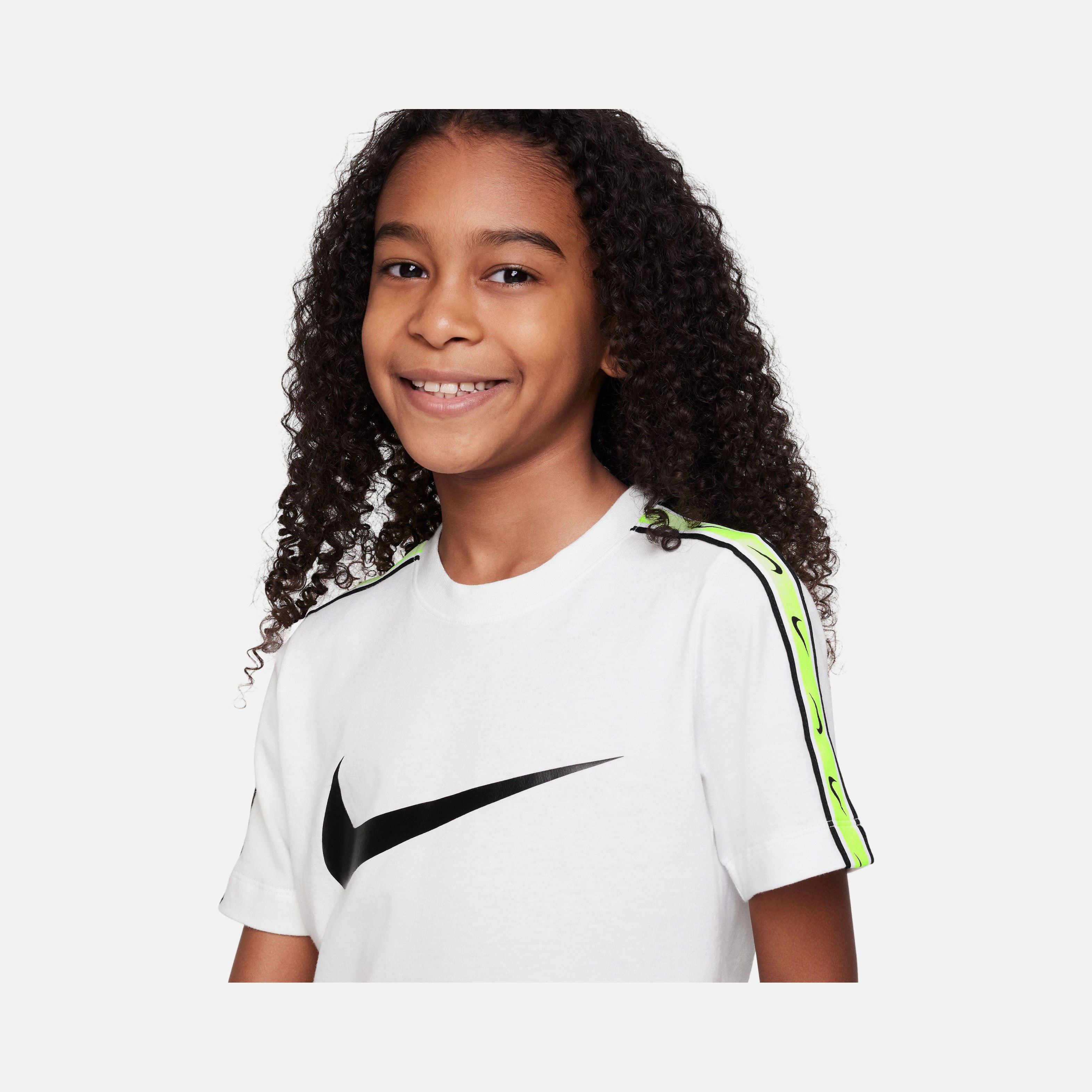 Nike Sportswear Repeat Older (Boys') Short-Sleeve Çocuk Tişört
