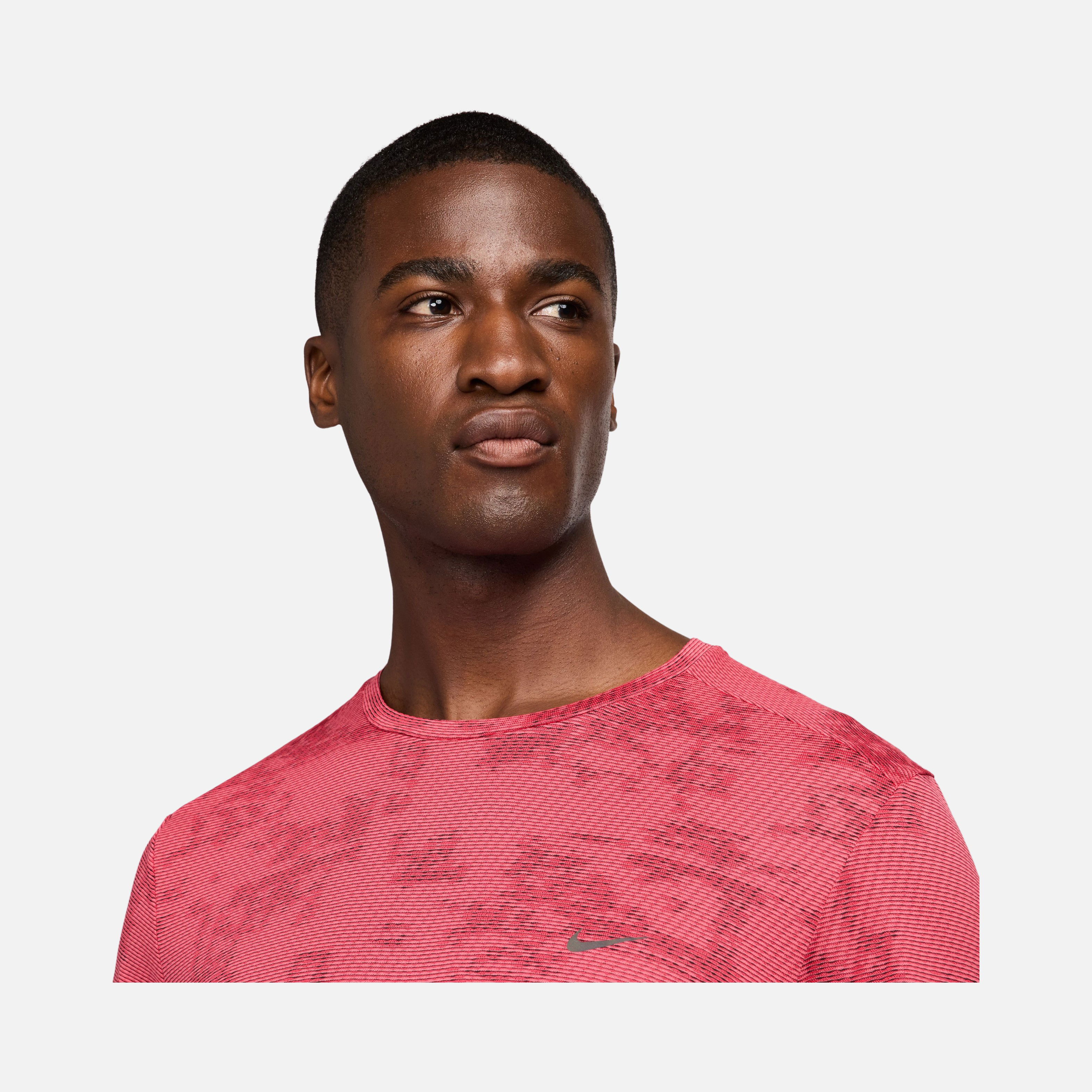 Nike Dri-Fit ADV Run Division Short-Sleeve Running Erkek Tişört