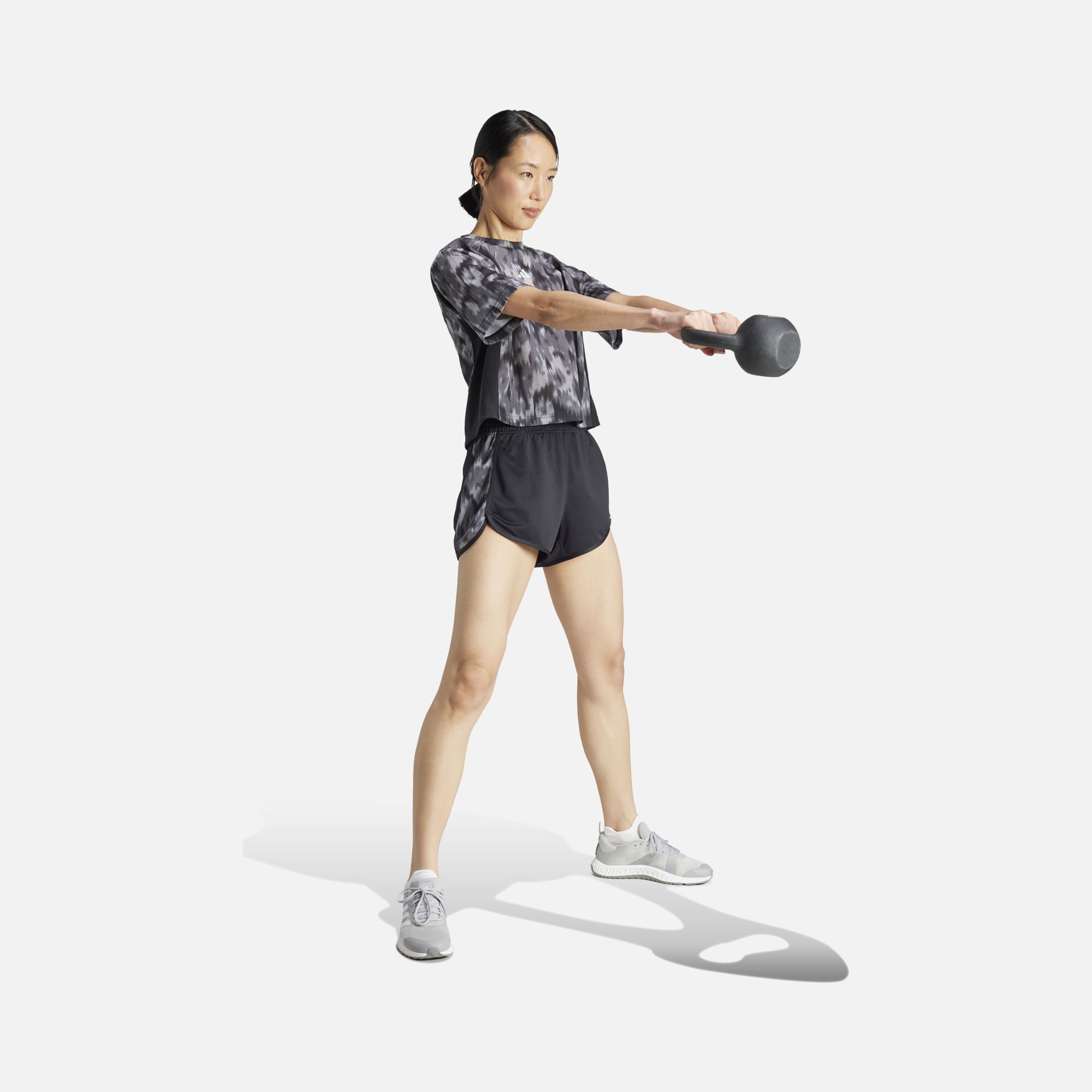 adidas AEROREADY Allover Print Flower Performance Training Short-Sleeve Kadın Tişört