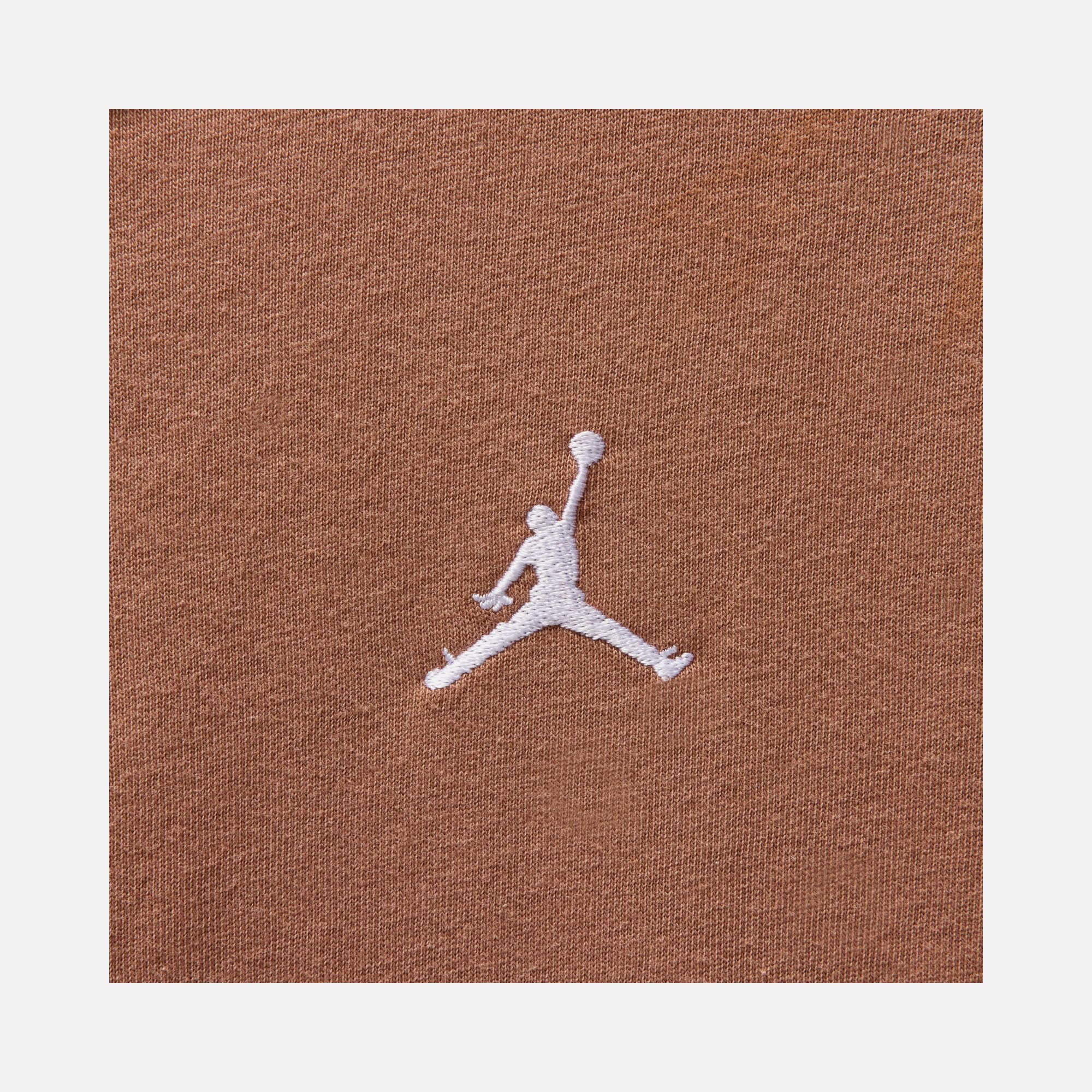 Nike Jordan Essentials Graphic Core 23 Relaxed Fit Short-Sleeve Kadın Tişört