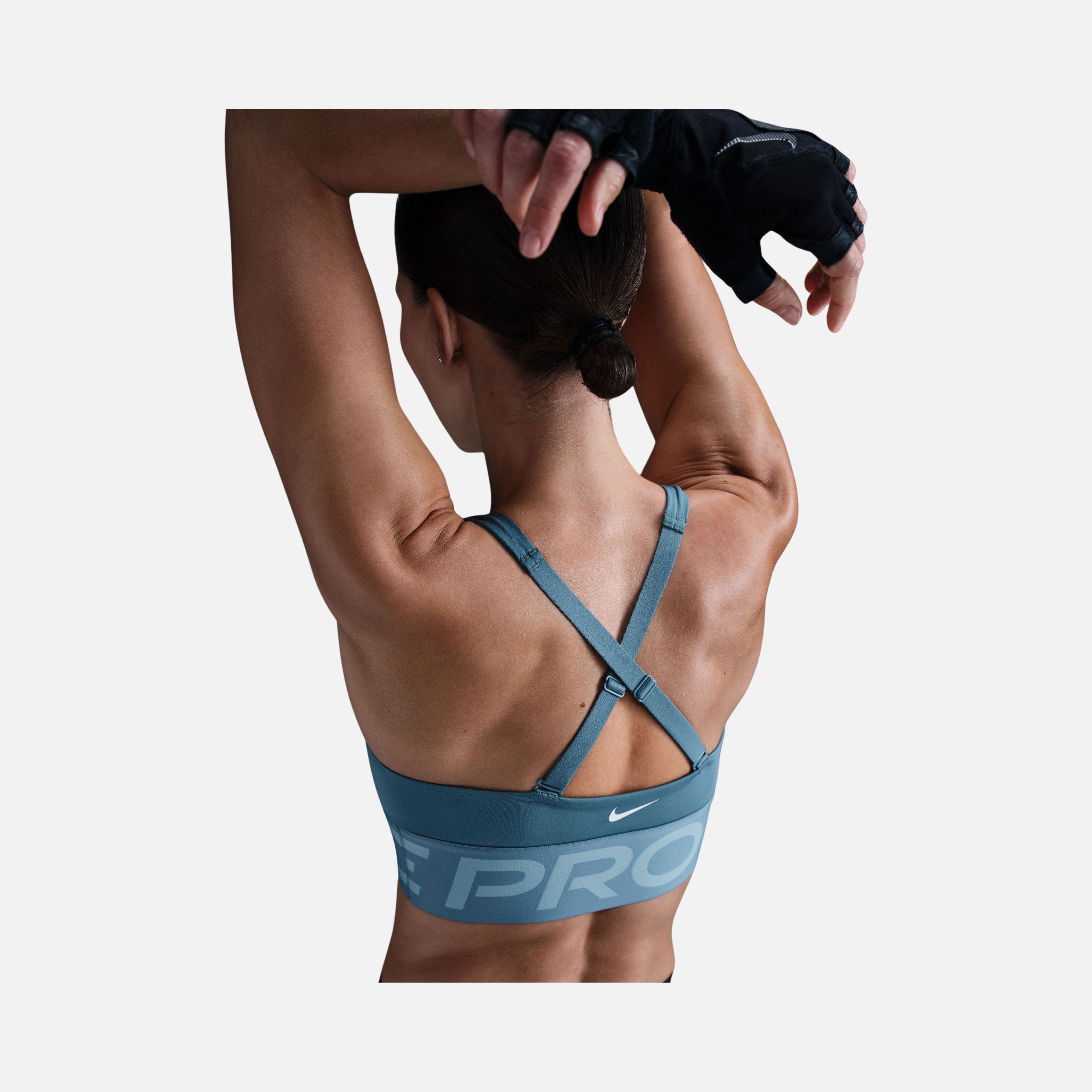 Nike Pro Indy Plunge Medium-Support Padded Training Kadın Bra