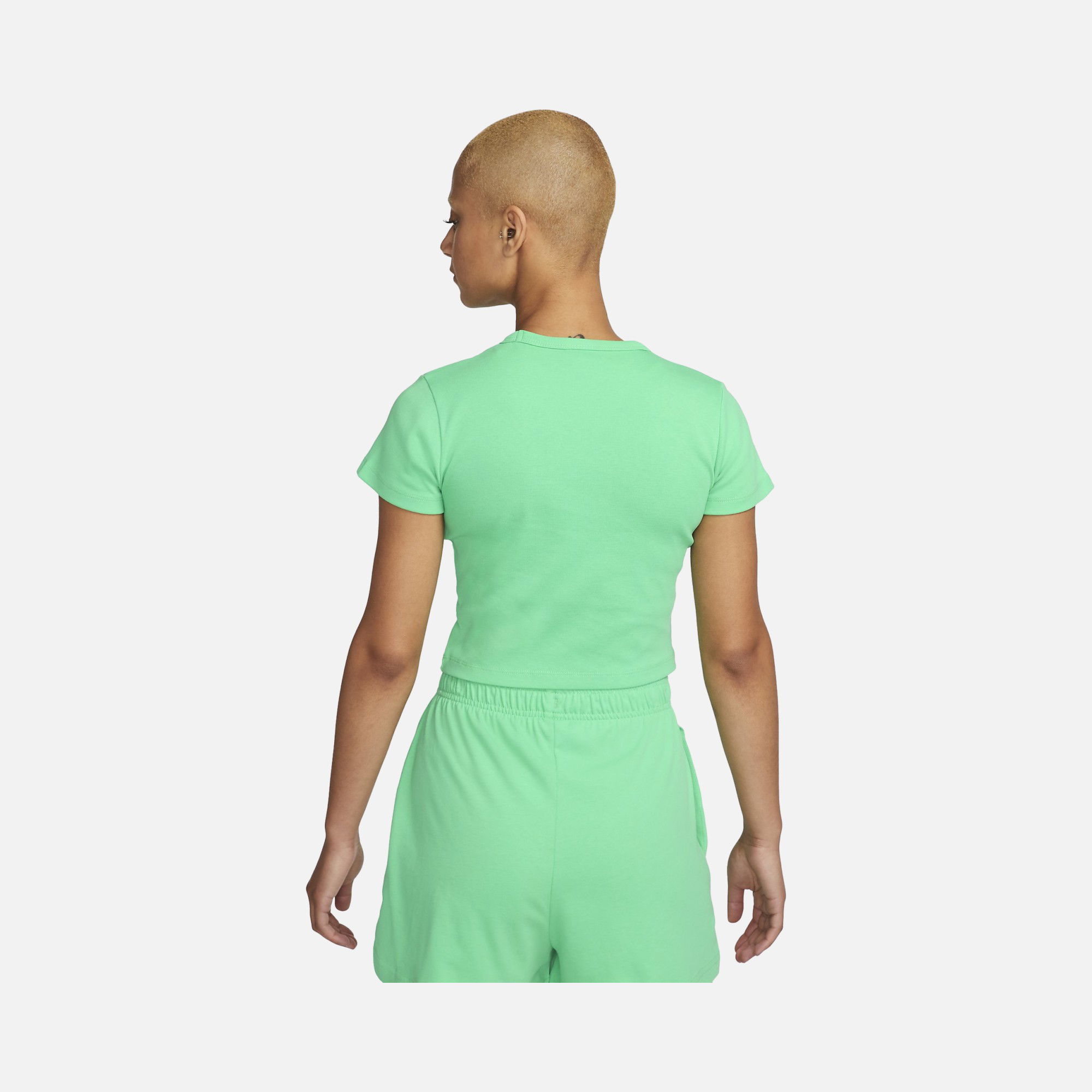 Nike Sportswear Graphic Short-Sleeve Kadın Tişört