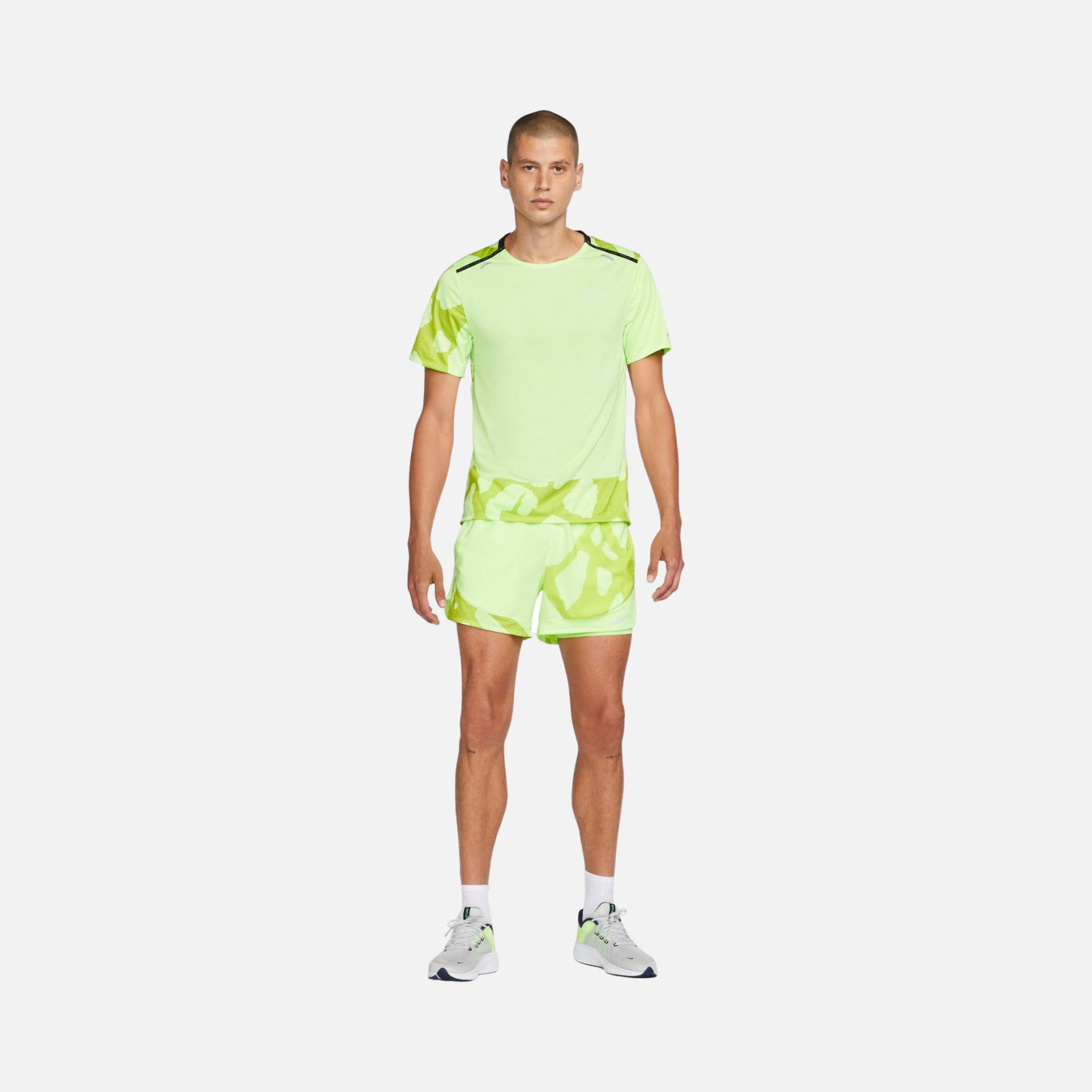Nike Dri-Fit Run Division Rise 365 Graphic Short-Sleeve Erkek Tişört