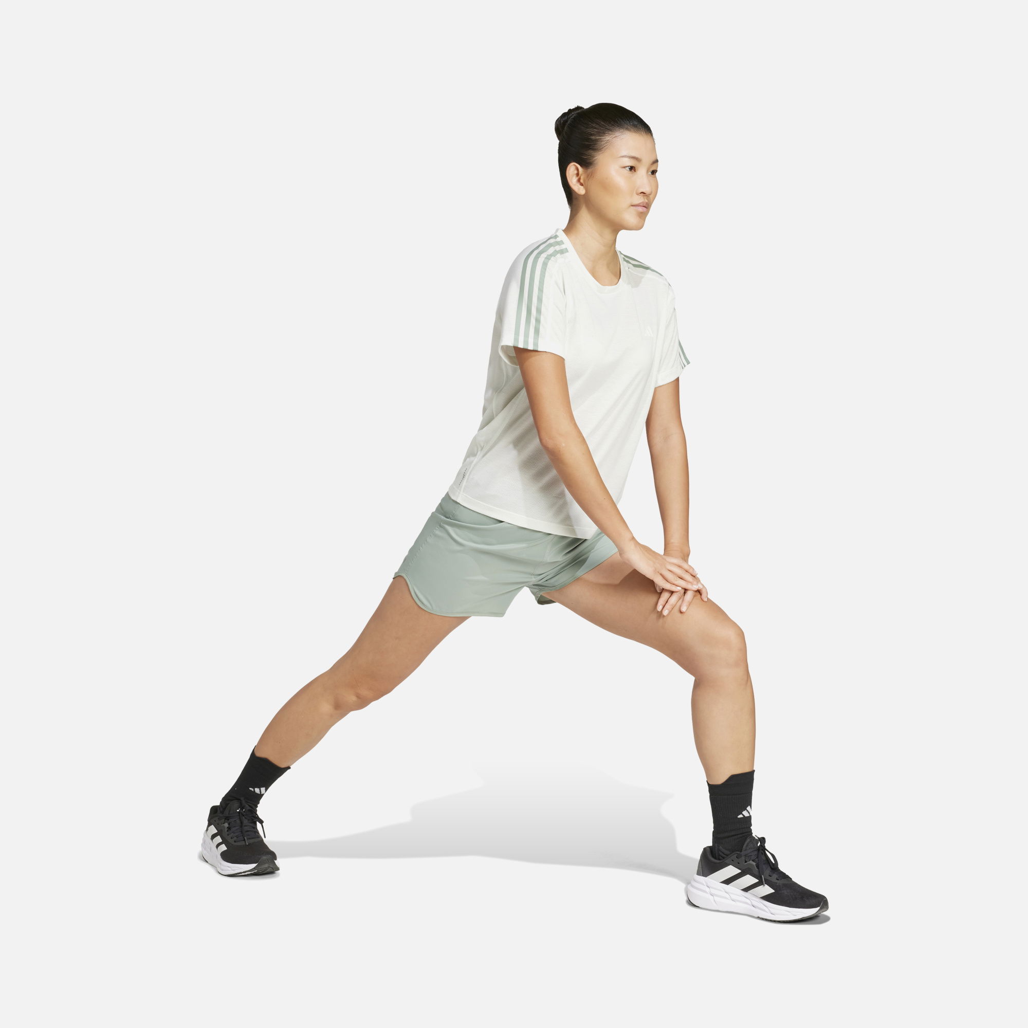 adidas AEROREADY Own the Run 3-Stripes Running Short-Sleeve Kadın Tişört