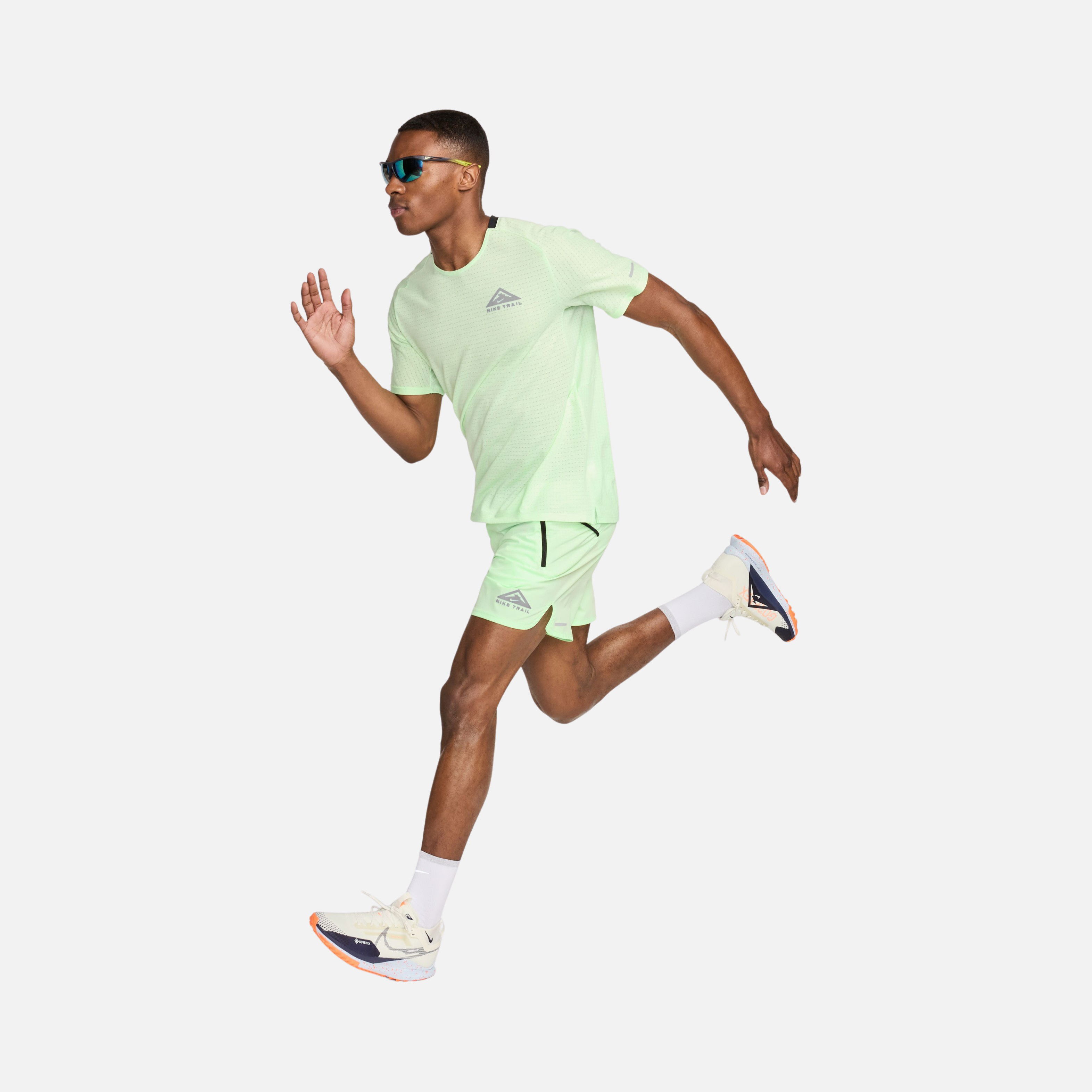 Nike Dri-Fit Trail Solar Chase Running Short-Sleeve Erkek Tişört