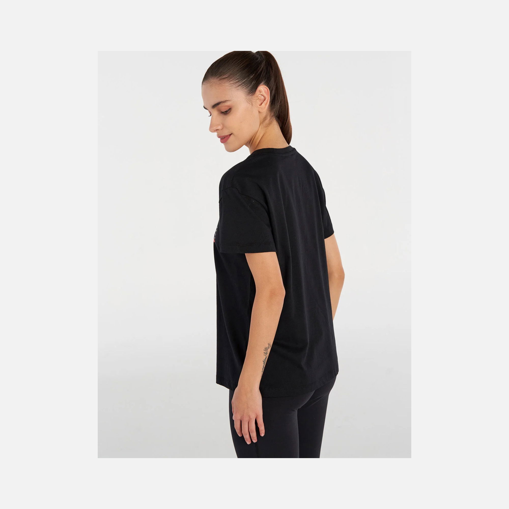 Hummel Sportswear Dory Artwork Print Detailed Sort-Sleeve Kadın Tişört