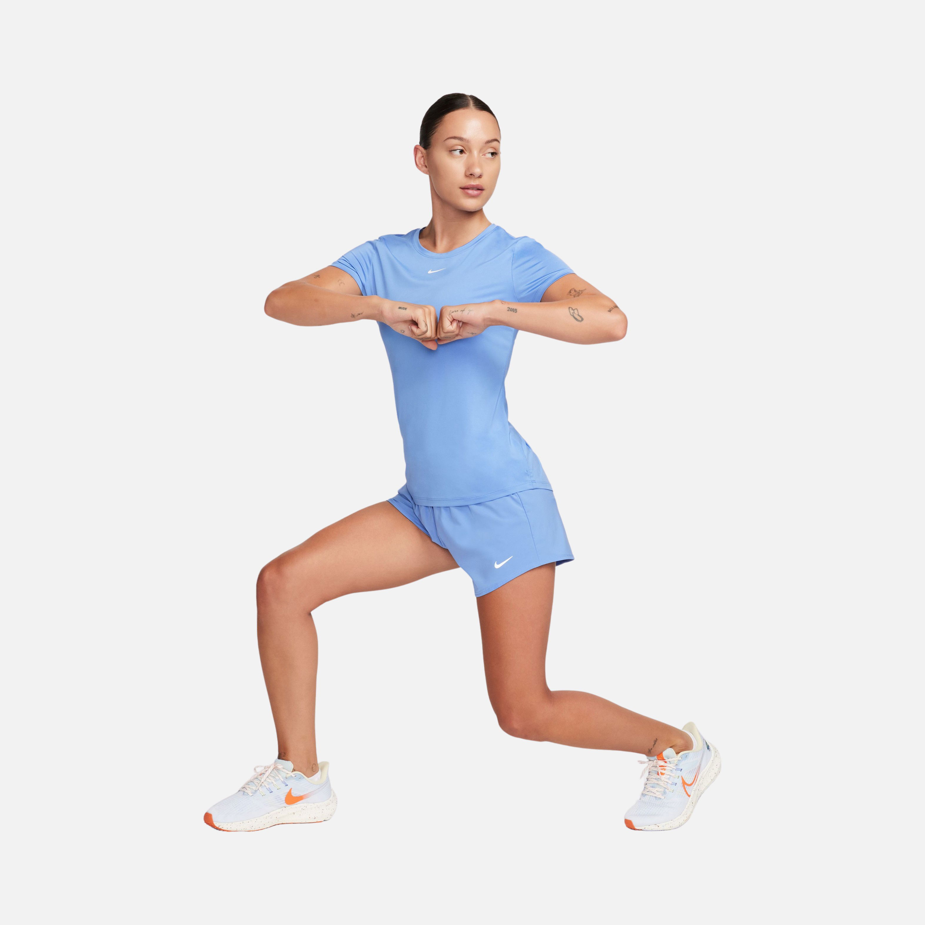 Nike Dri-Fit One Slim-Fit Short-Sleeve Kadın Tişört