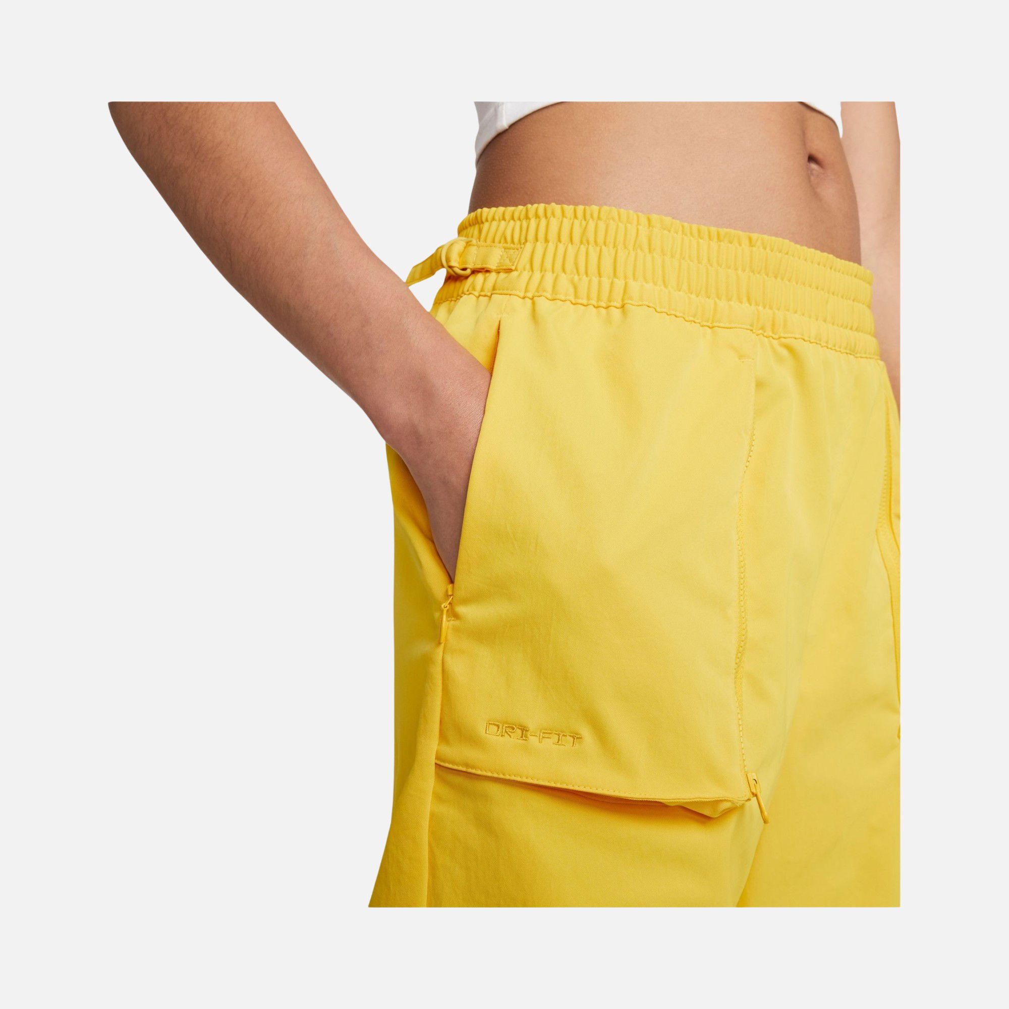 Nike Sportswear Dri-Fit Tech Pack Woven Mid-Rise Kadın Eşofman Altı