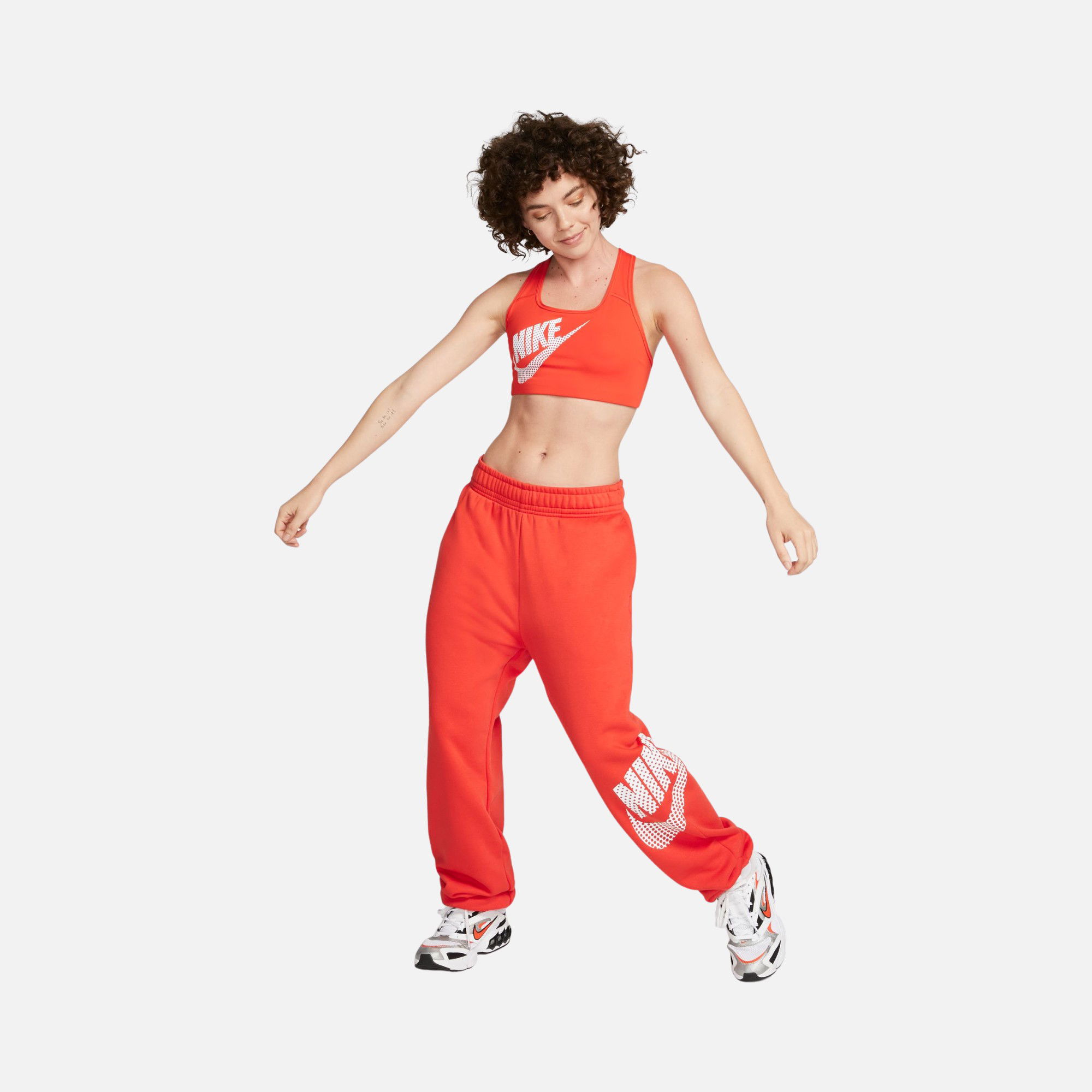 Nike Dri-Fit Swoosh Medium-Support Non-Padded Dance Training Kadın Bra