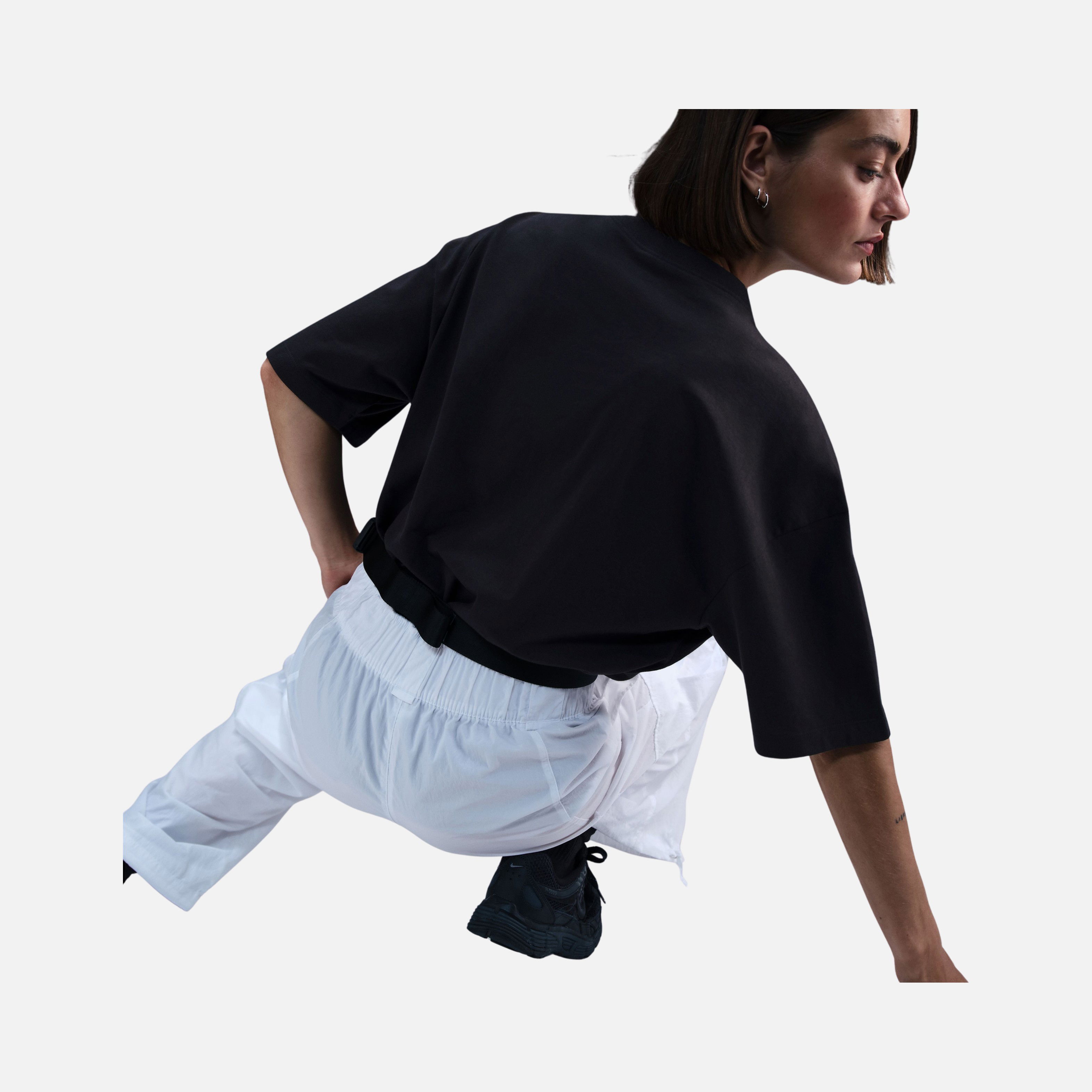 Nike Sportswear Dance Oversized ''Just Do It Graphic Shine Detail'' Short-Sleeve Kadın Tişört