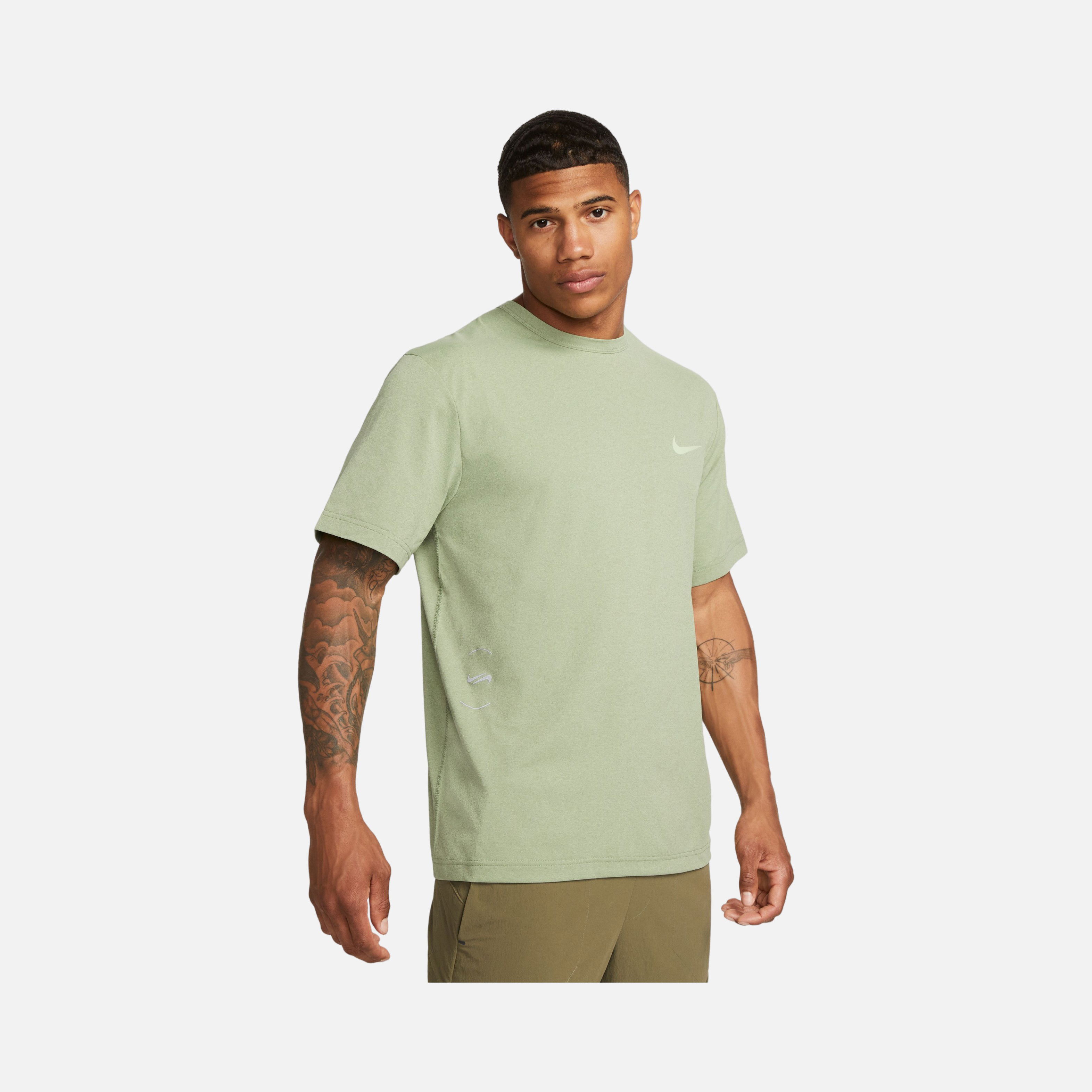 Nike Dri-Fit UV Hyverse Fitness Short-Sleeve Erkek Tişört