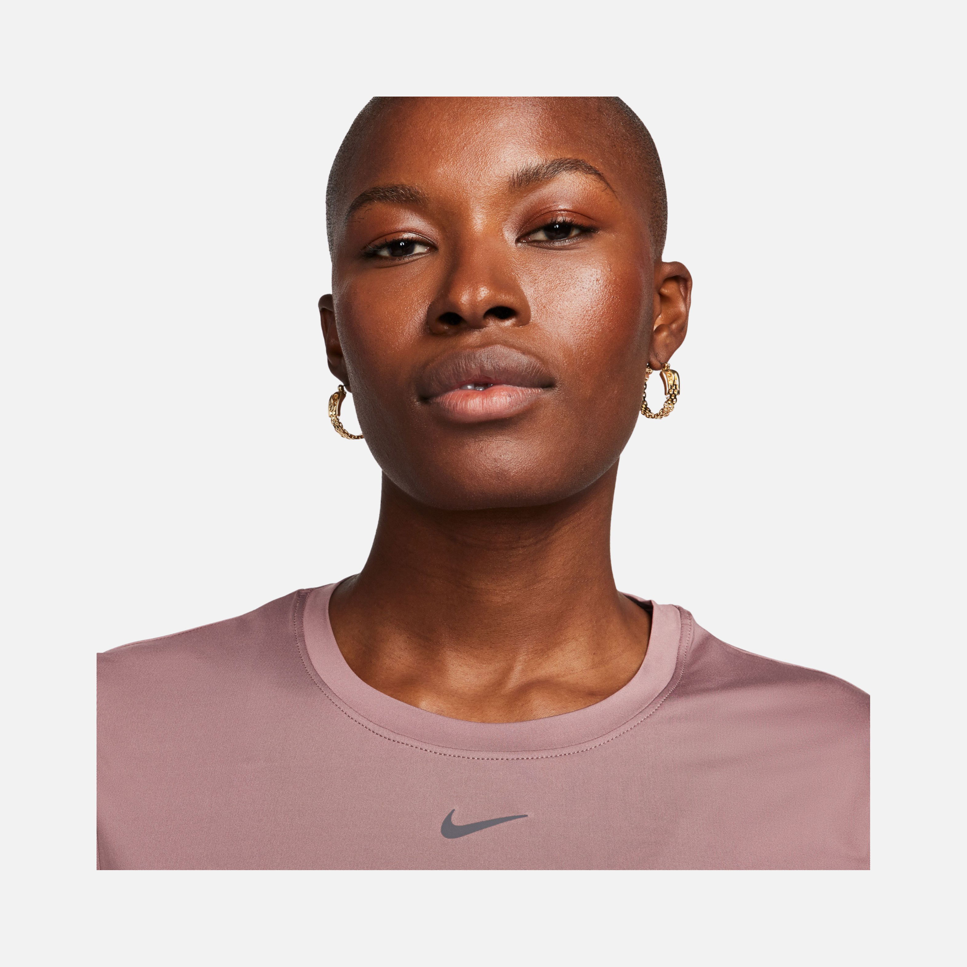 Nike One Classic Dri-Fit Short-Sleeve Training Kadın Tişört