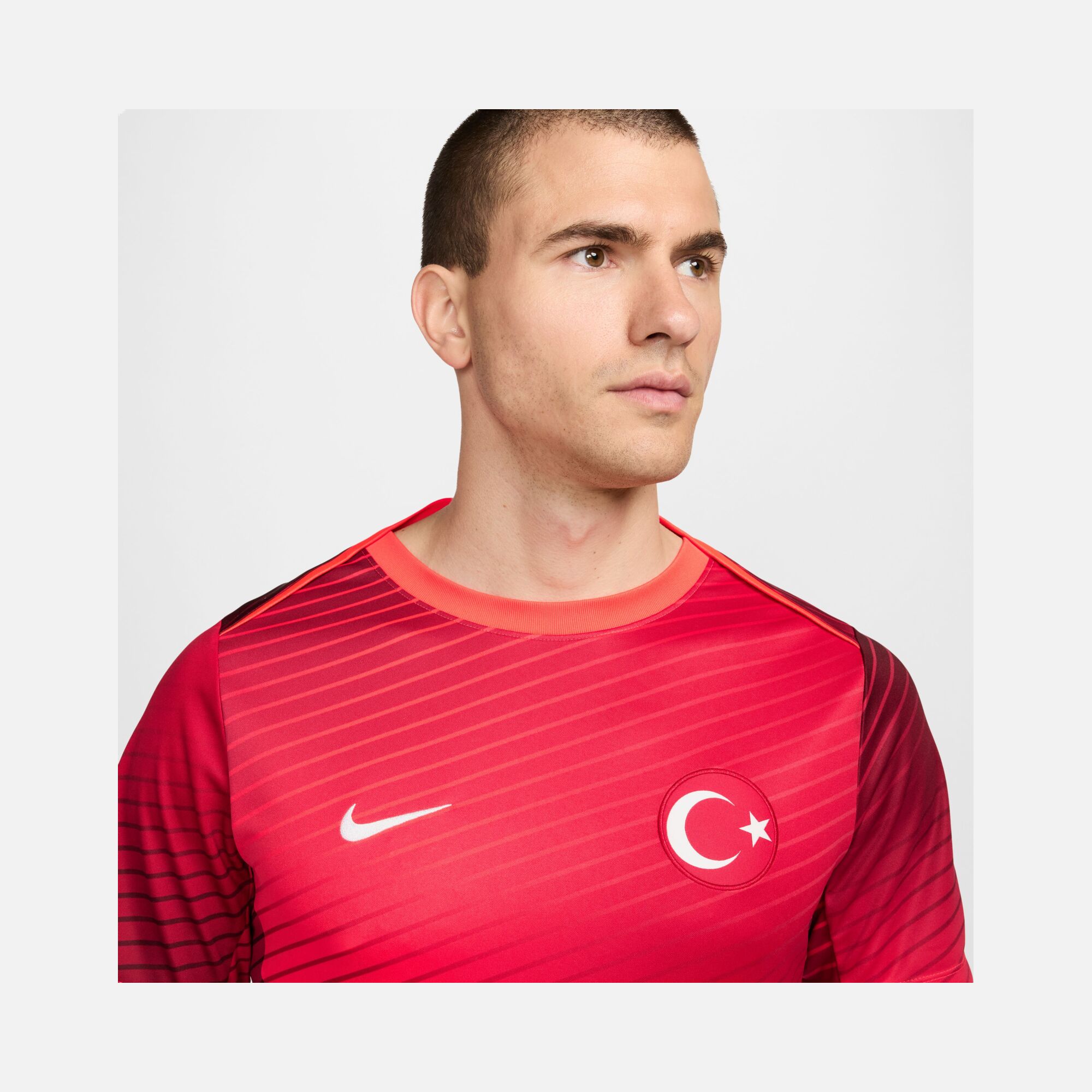 Nike Türkiye Academy Pro İç Saha Dri-Fit Pre-Match Short-Sleeve Erkek Tişört