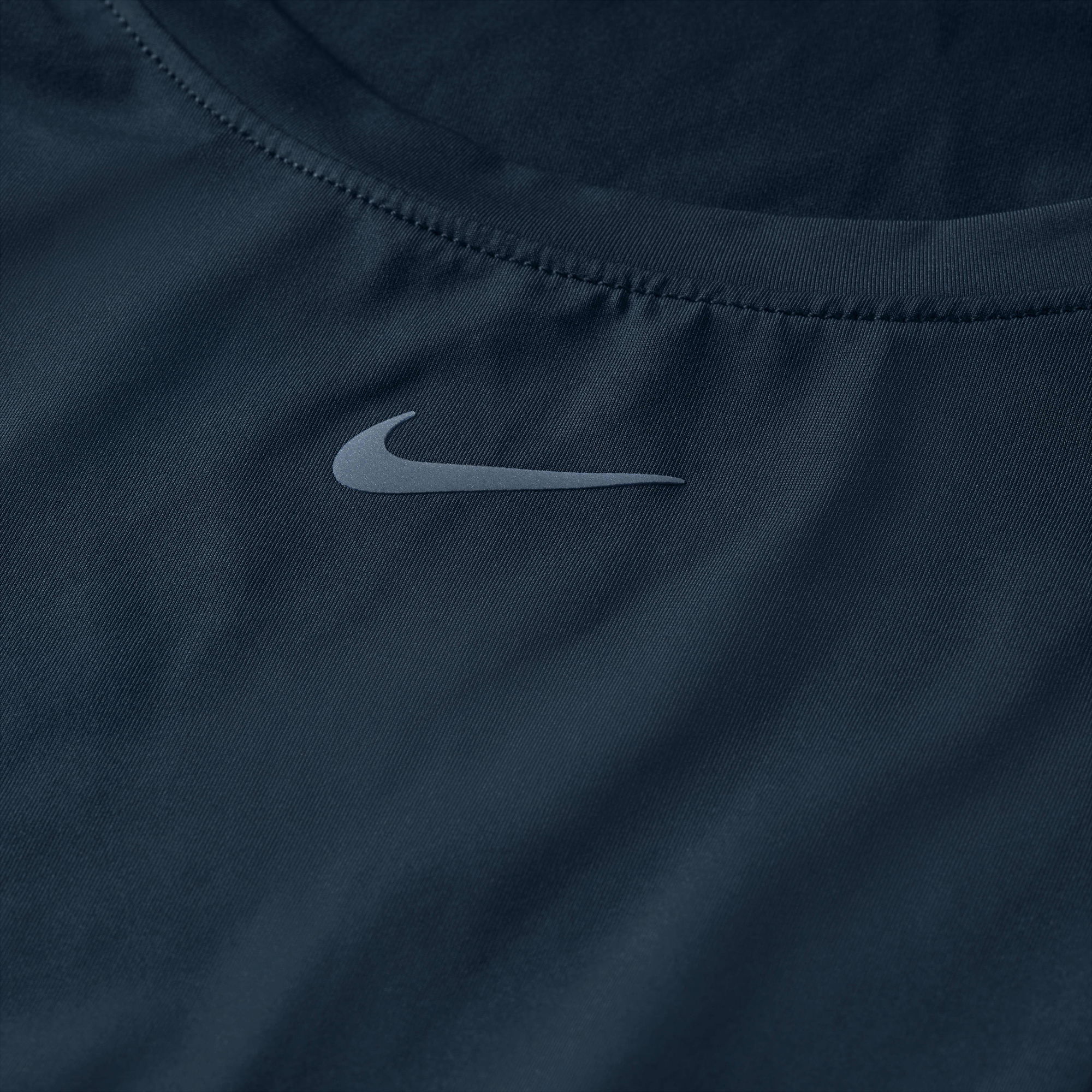 Nike One Classic Dri-Fit Short-Sleeve Training Kadın Tişört