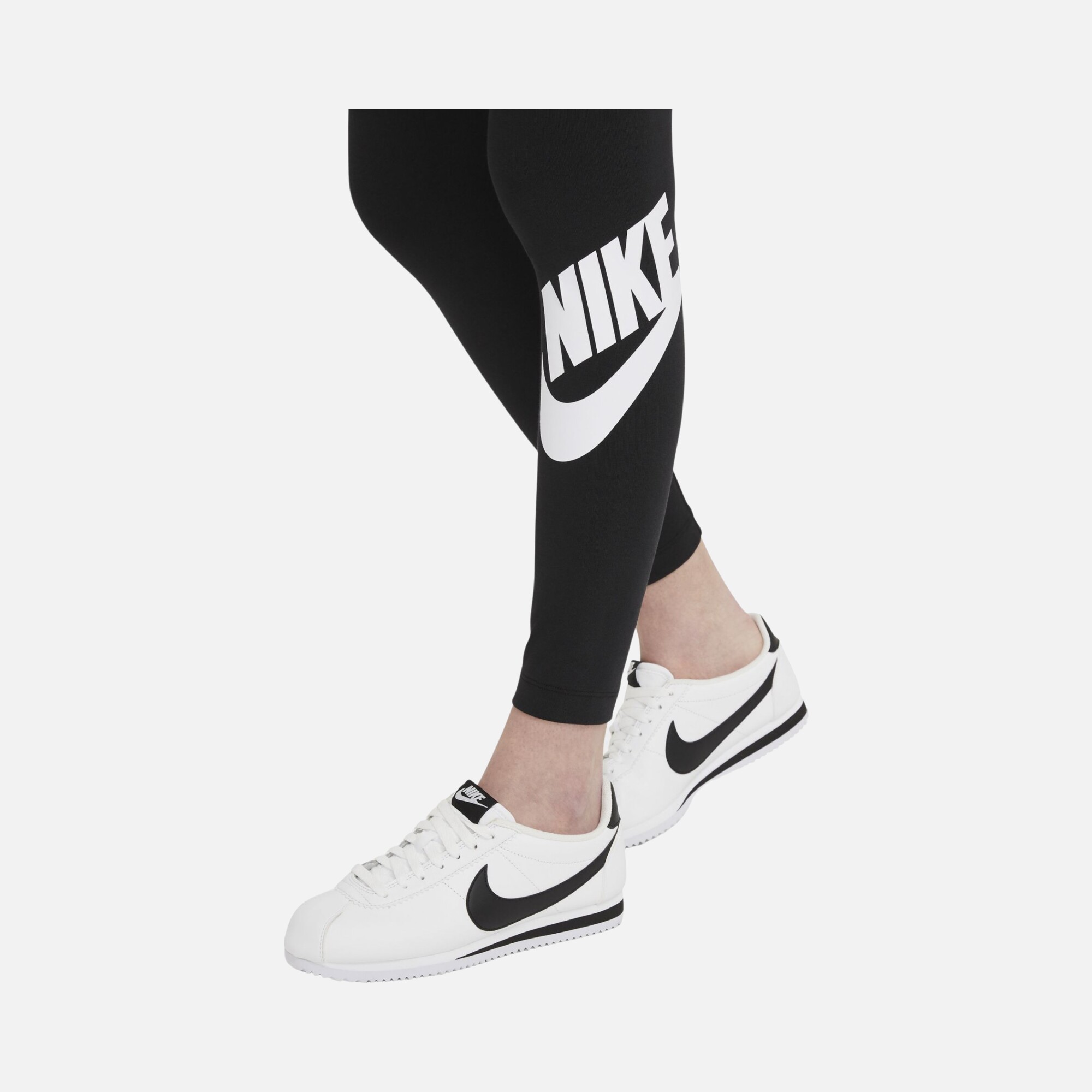 Nike Sportswear Essential High-Rise Kadın Tayt