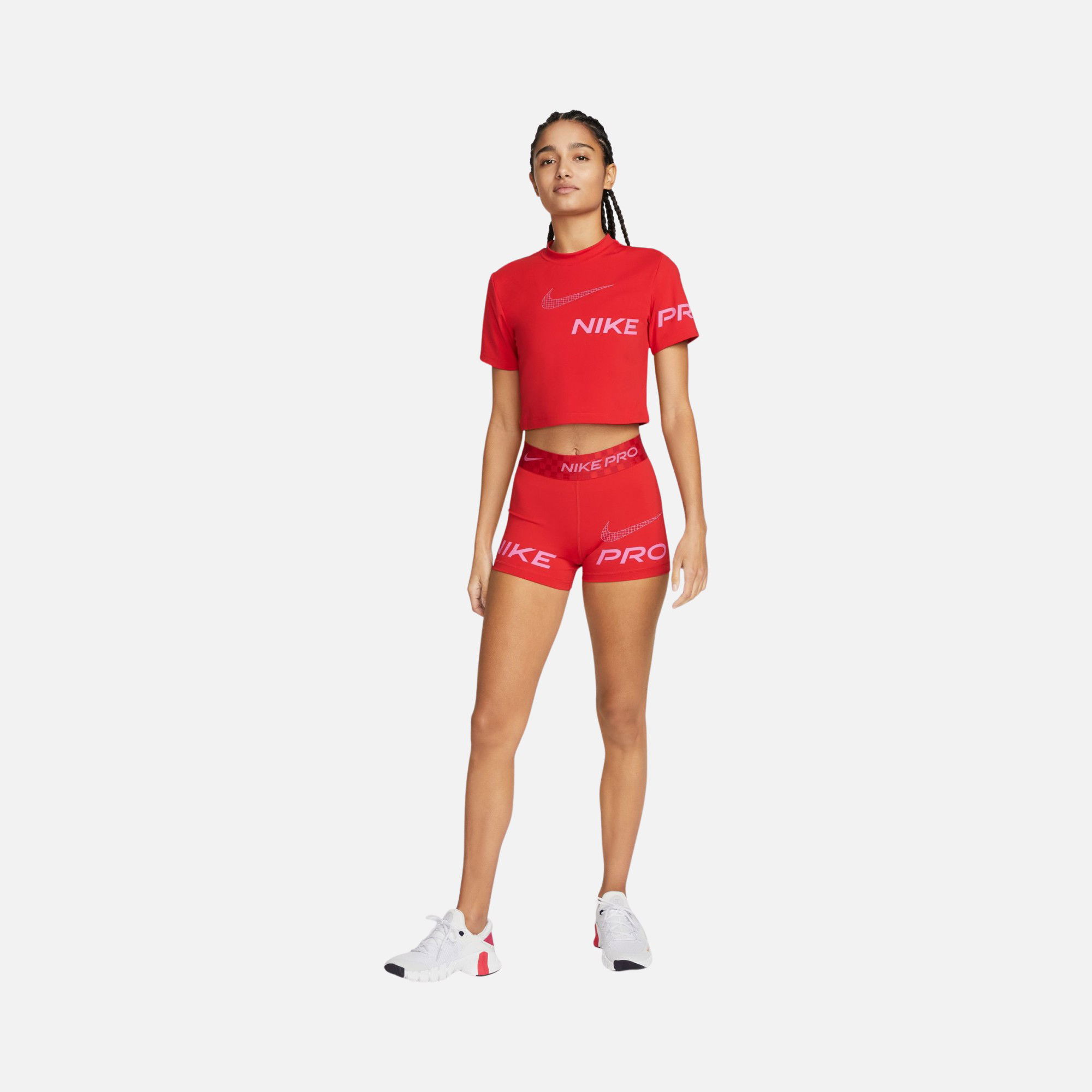 Nike Pro Dri-Fit Cropped Graphic Training Short-Sleeve Kadın Tişört