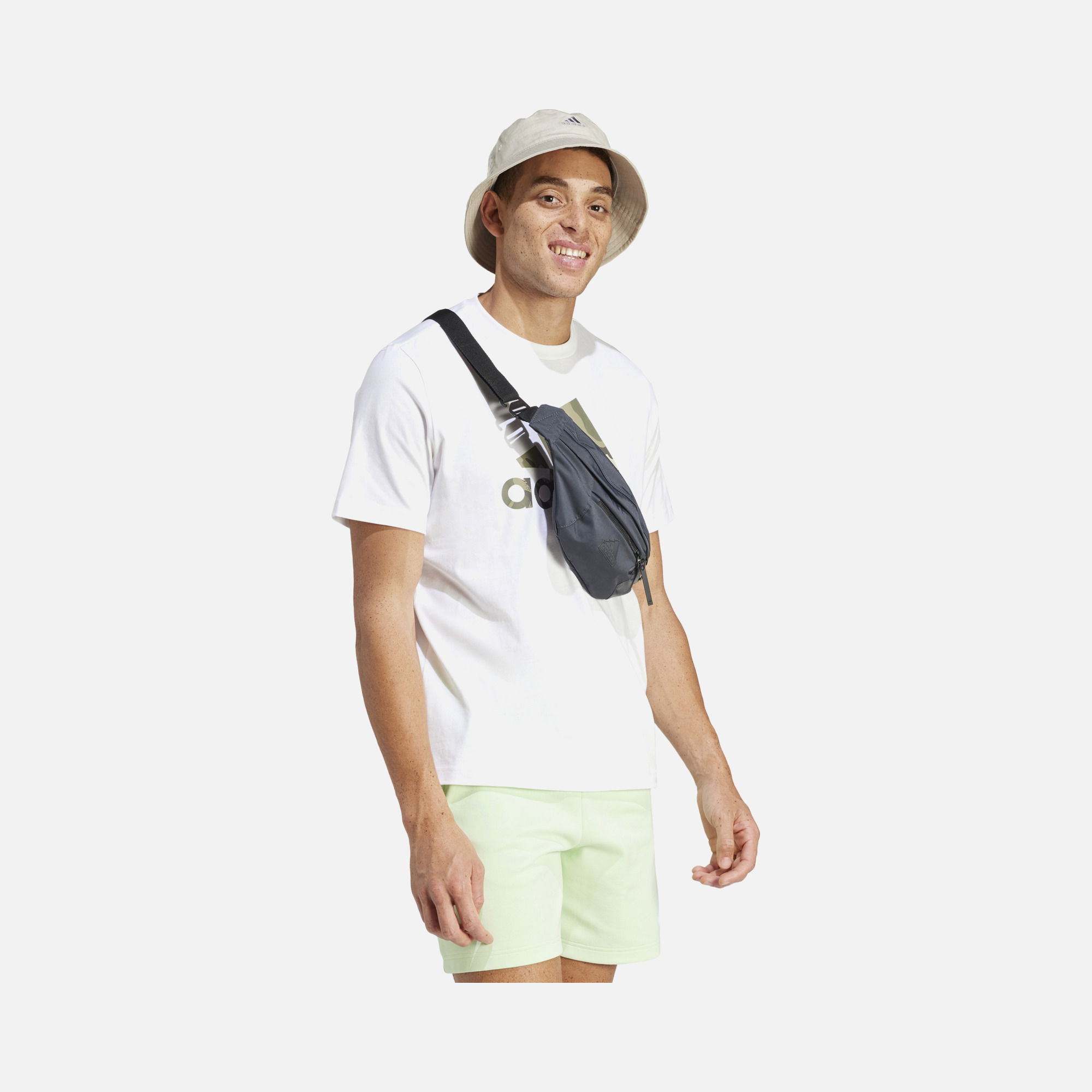 adidas Sportswear Camouflage Badge of Sport Graphic Short-Sleeve Erkek Tişört