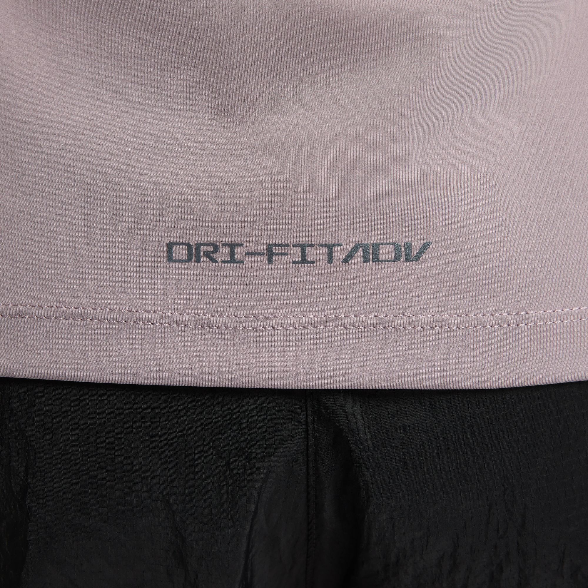 Nike Dri-Fit ADV Run Division Short-Sleeve Kadın Tişört