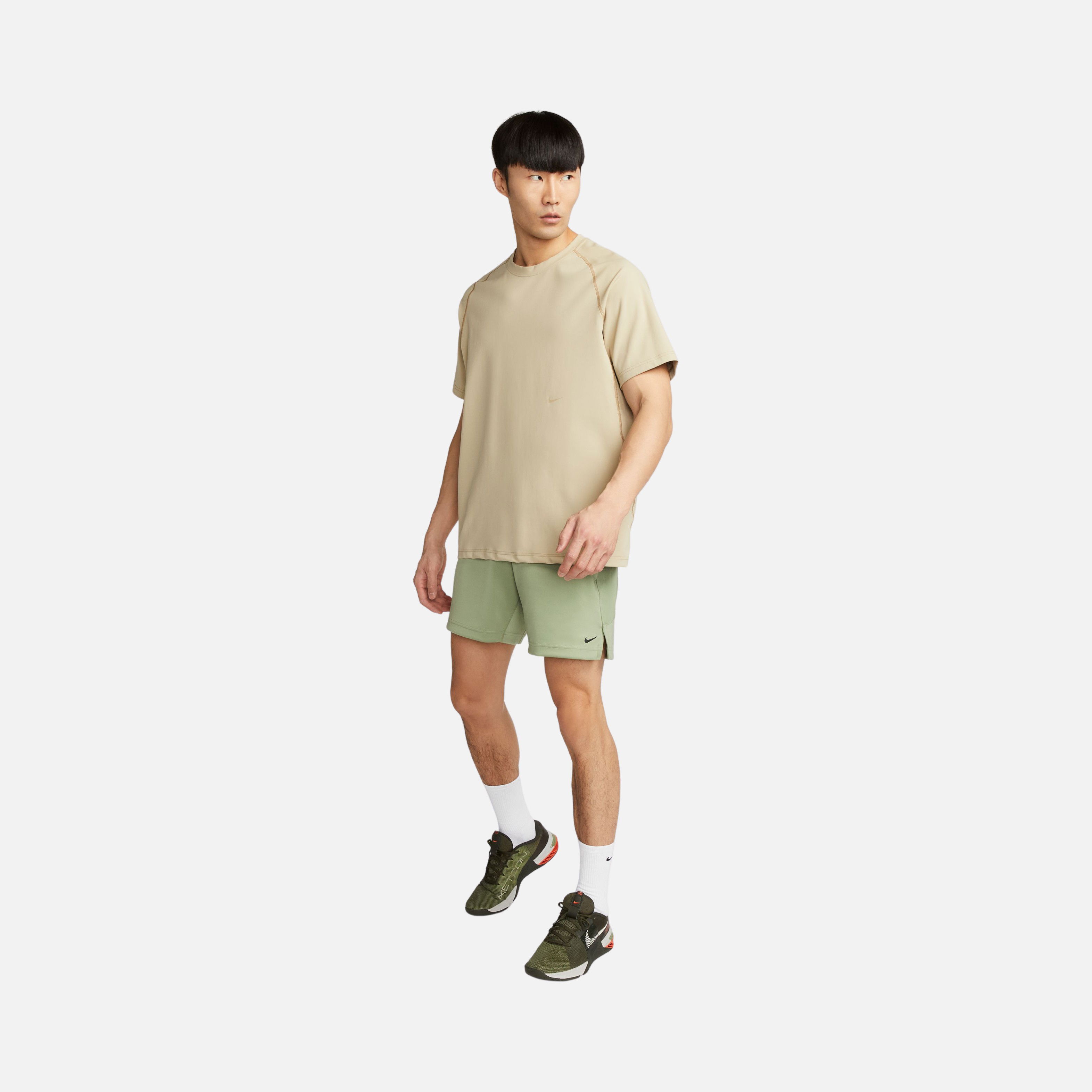 Nike Dri-Fit ADV A.P.S. 6" Unlined Versatile Training Erkek Şort