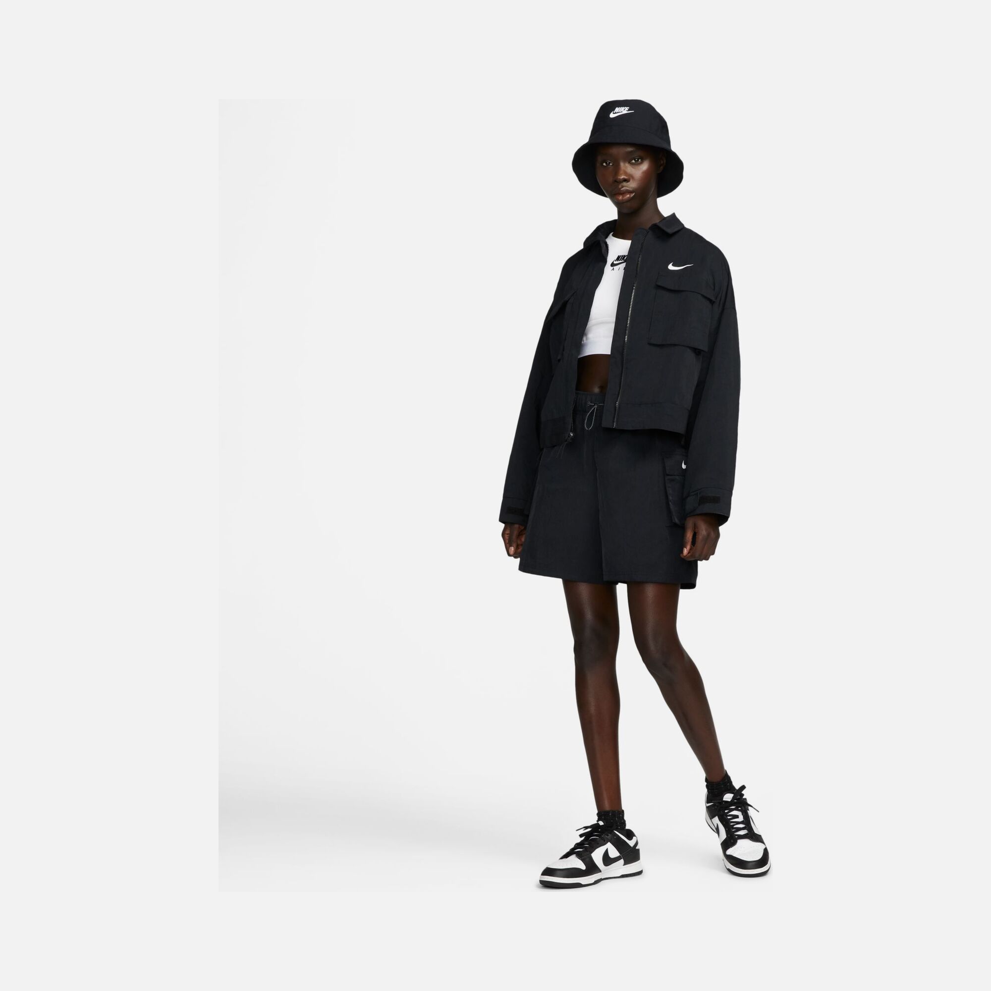 Nike Sportswear Essential Woven High-Rise Kadın Şort