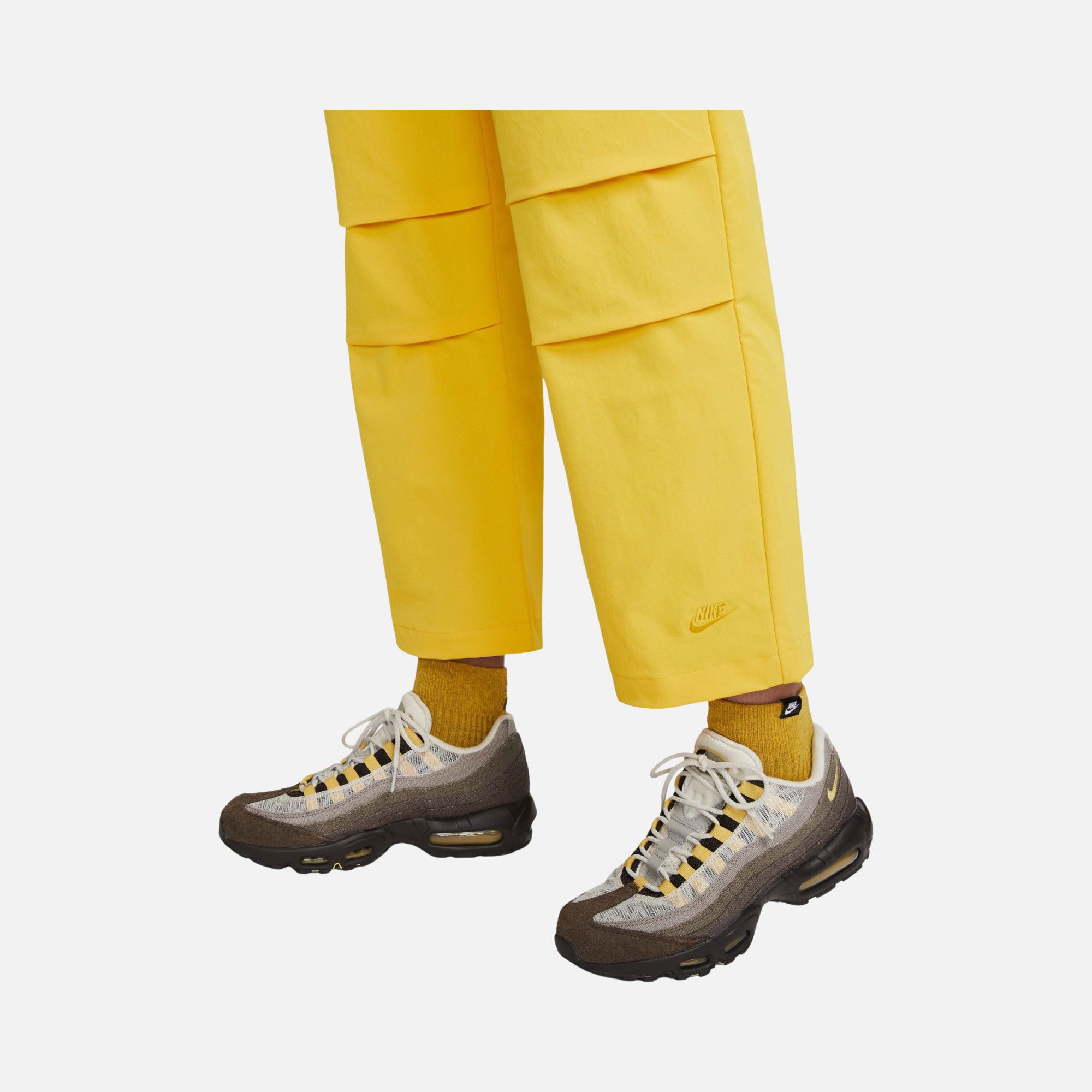 Nike Sportswear Dri-Fit Tech Pack Woven Mid-Rise Kadın Eşofman Altı