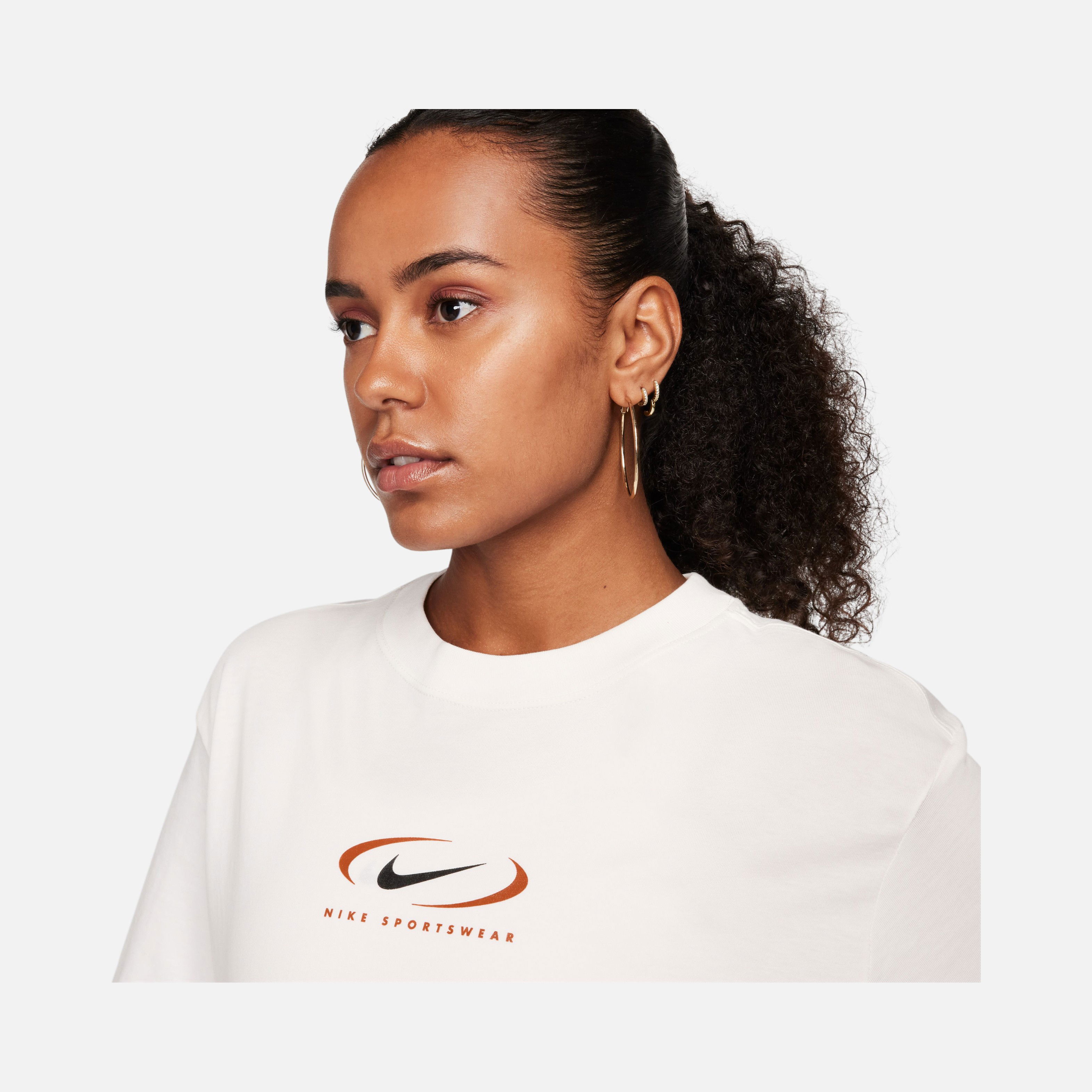 Nike Sportswear Swoosh Printed Boyfriend Short-Sleeve Kadın Tişört