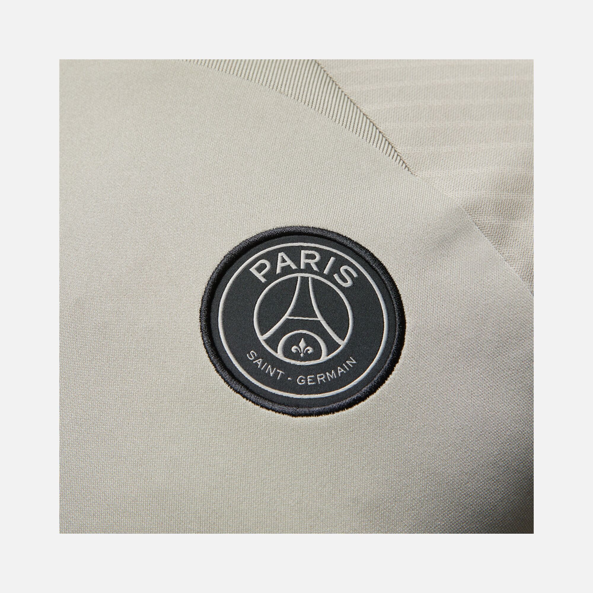 Nike Paris Saint-Germain Dri-Fit 2023-2024 Strike Training Short-Sleeve Erkek Tişört