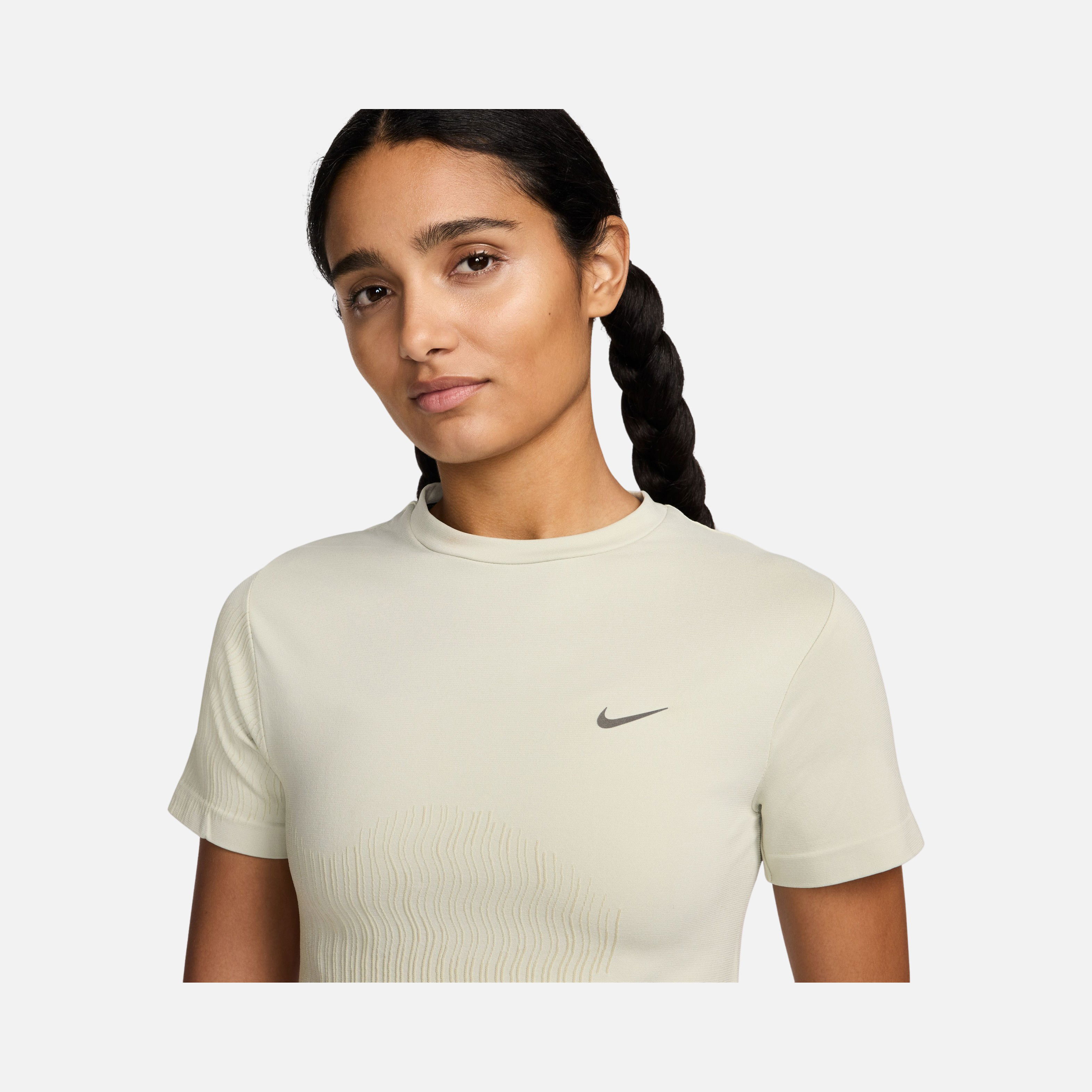 Nike Dri-Fit ADV Run Division Running Short-Sleeve Kadın Tişört