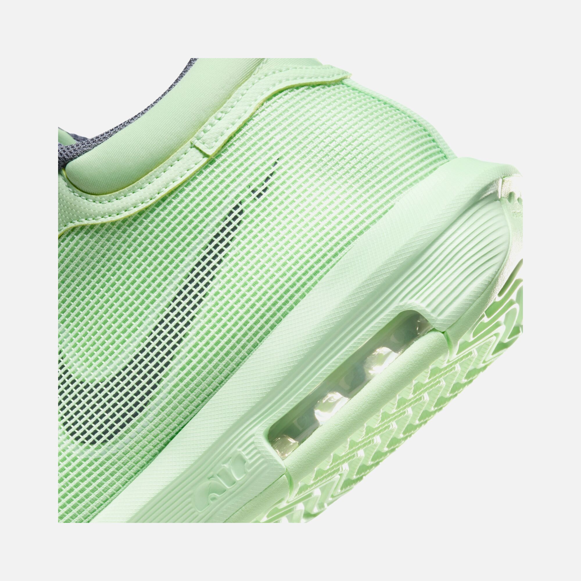 Nike LeBron James Witness VIII Erkek Basketbol Ayakkabısı