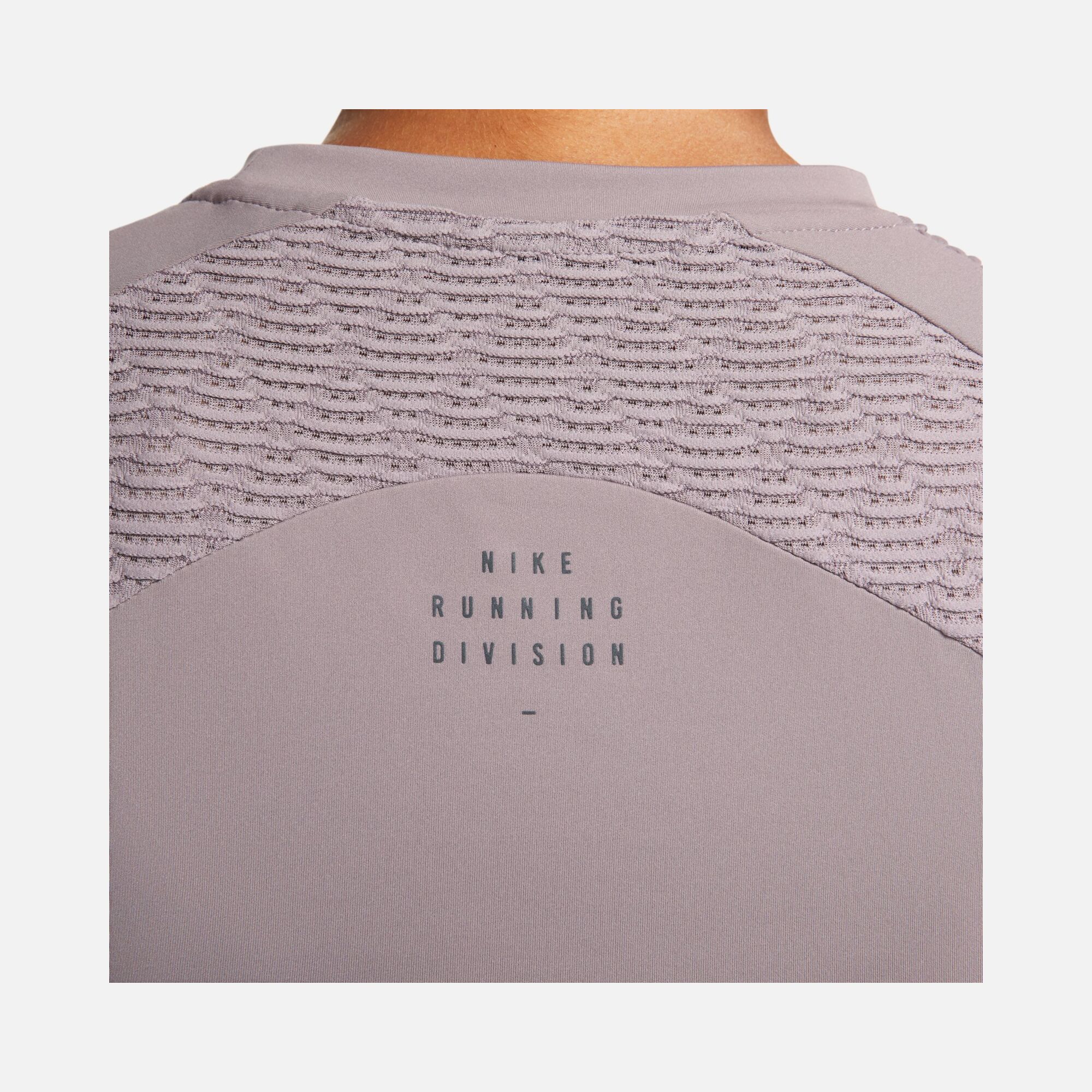 Nike Dri-Fit ADV Run Division Short-Sleeve Kadın Tişört