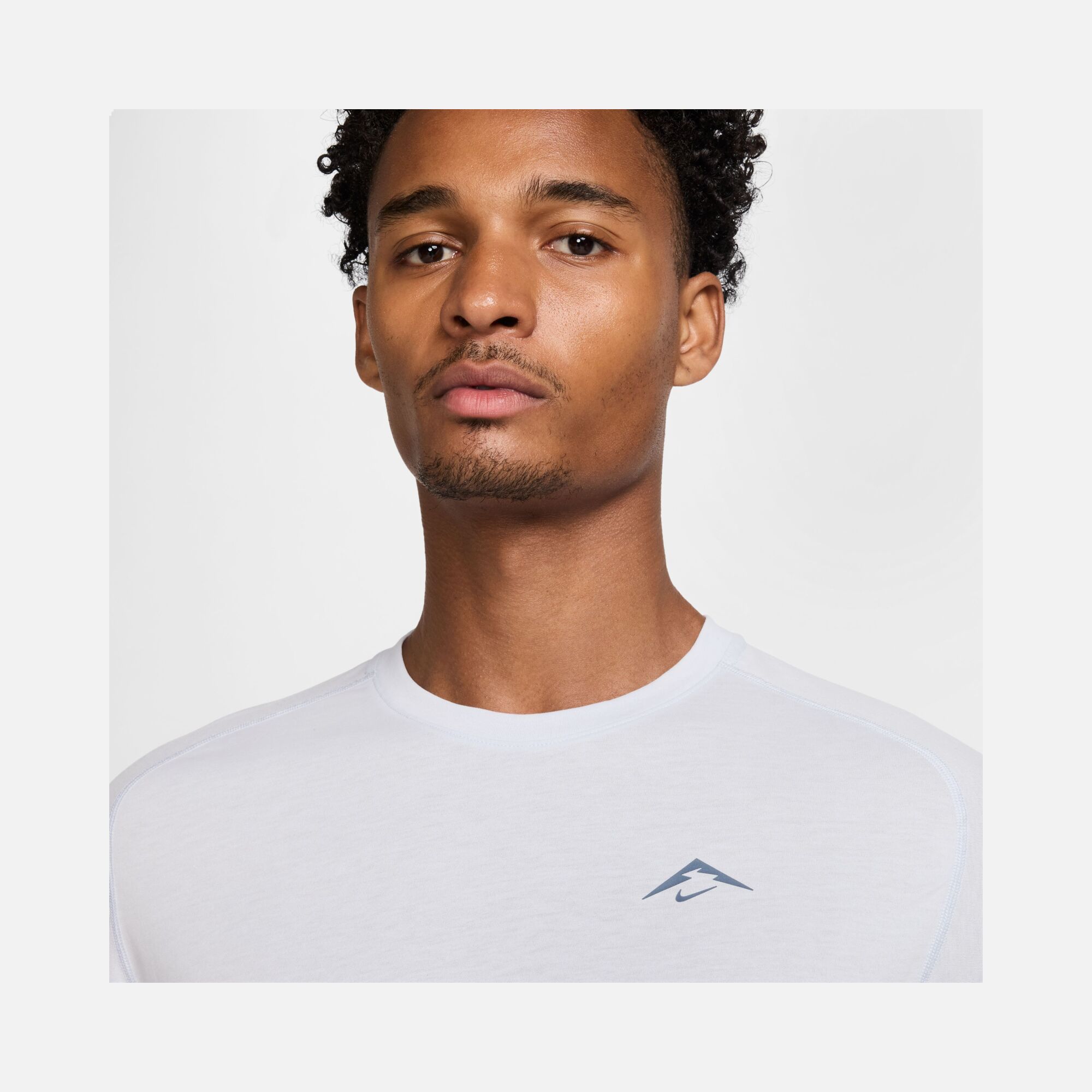 Nike Dri-Fit ADV Solar Chase Trail Running Short-Sleeve Erkek Tişört