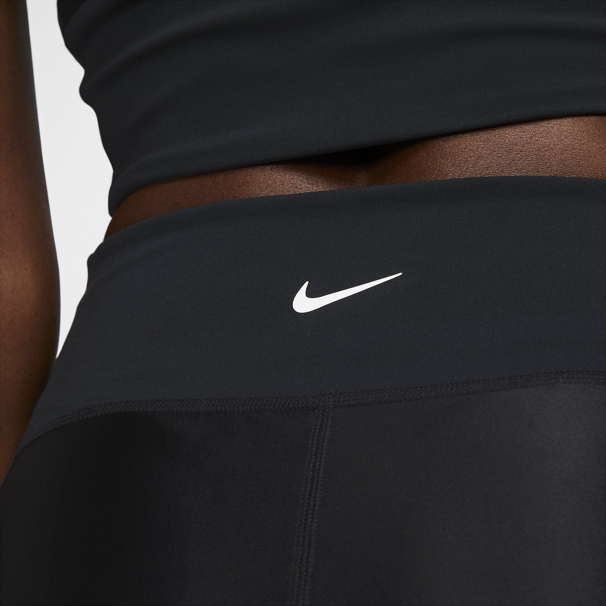 Nike Pro Mid-Rise 7" Membership Biker Kadın Şort