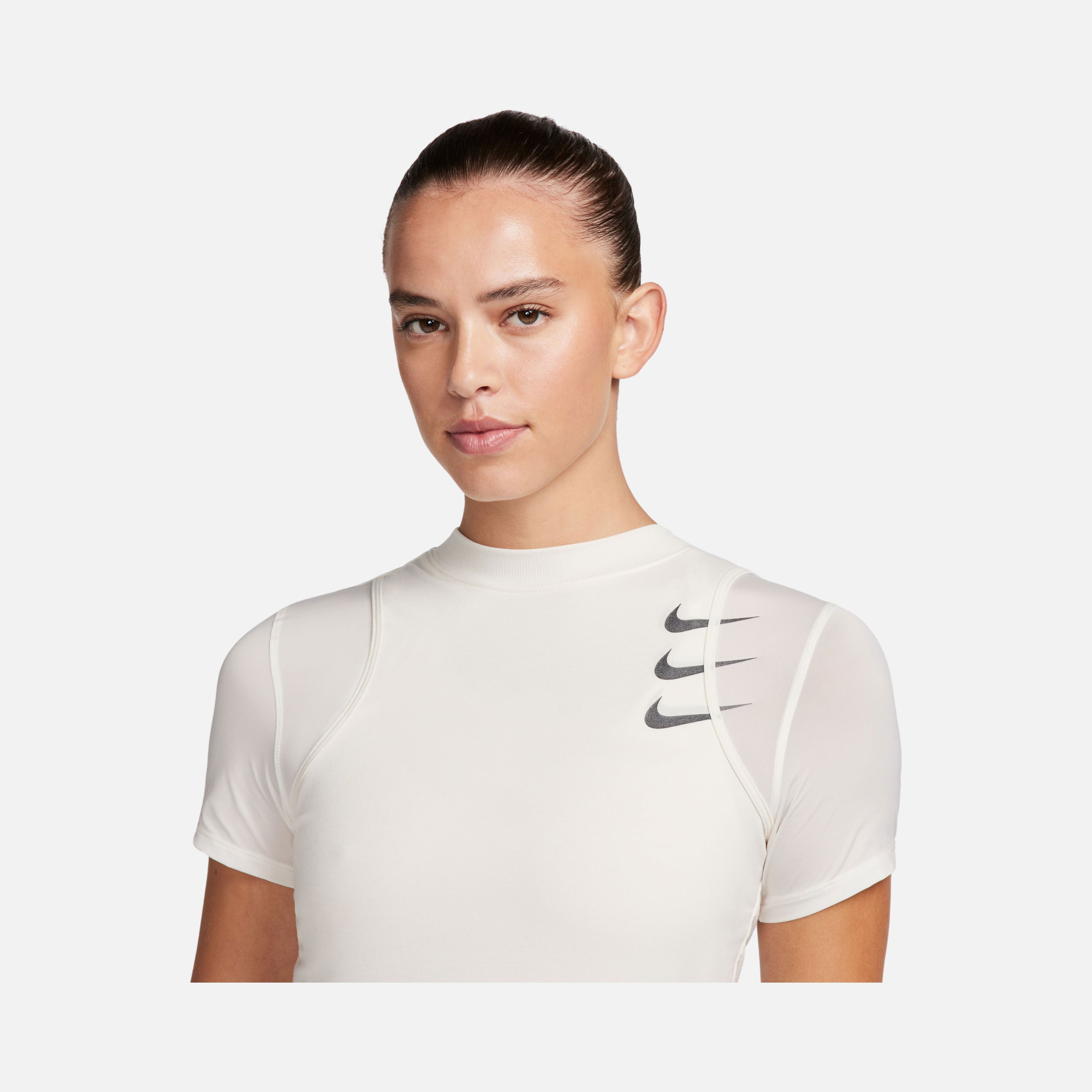 Nike Dri-Fit ADV Running Division Short-Sleeve Kadın Tişört