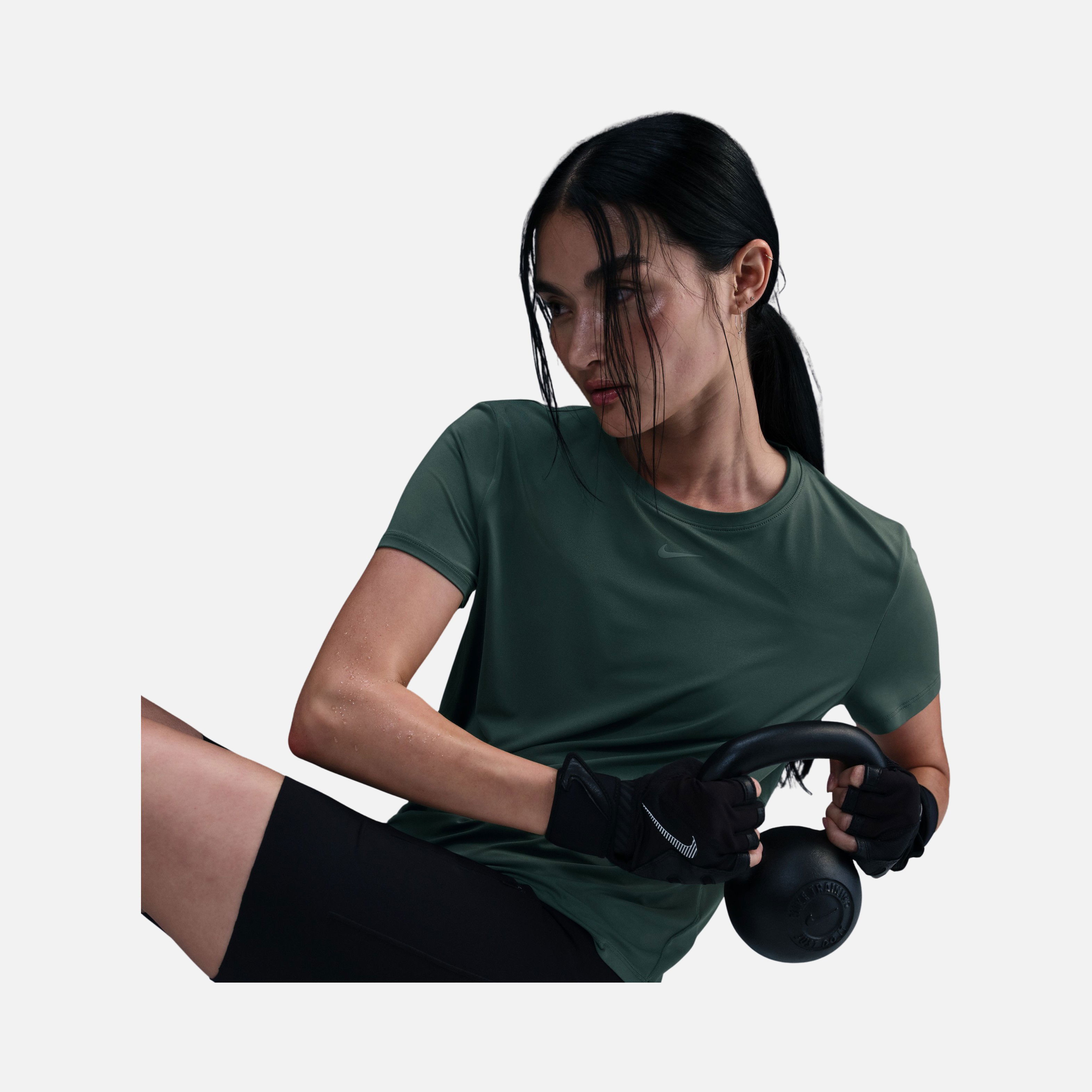 Nike One Classic Dri-Fit Short-Sleeve Training Kadın Tişört