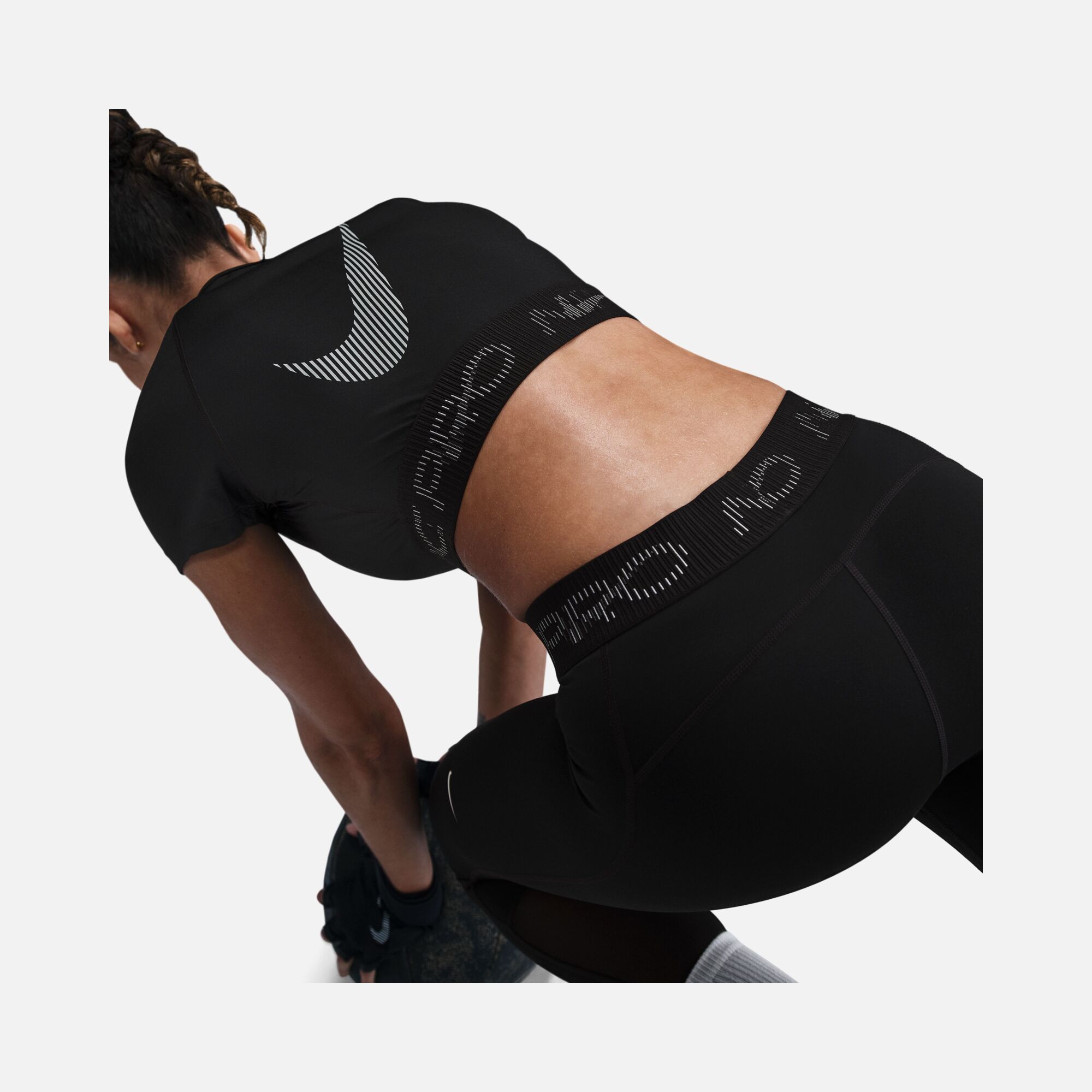 Nike Pro Dri-Fit Swoosh Graphic Cropped Training Short-Sleeve Kadın Tişört