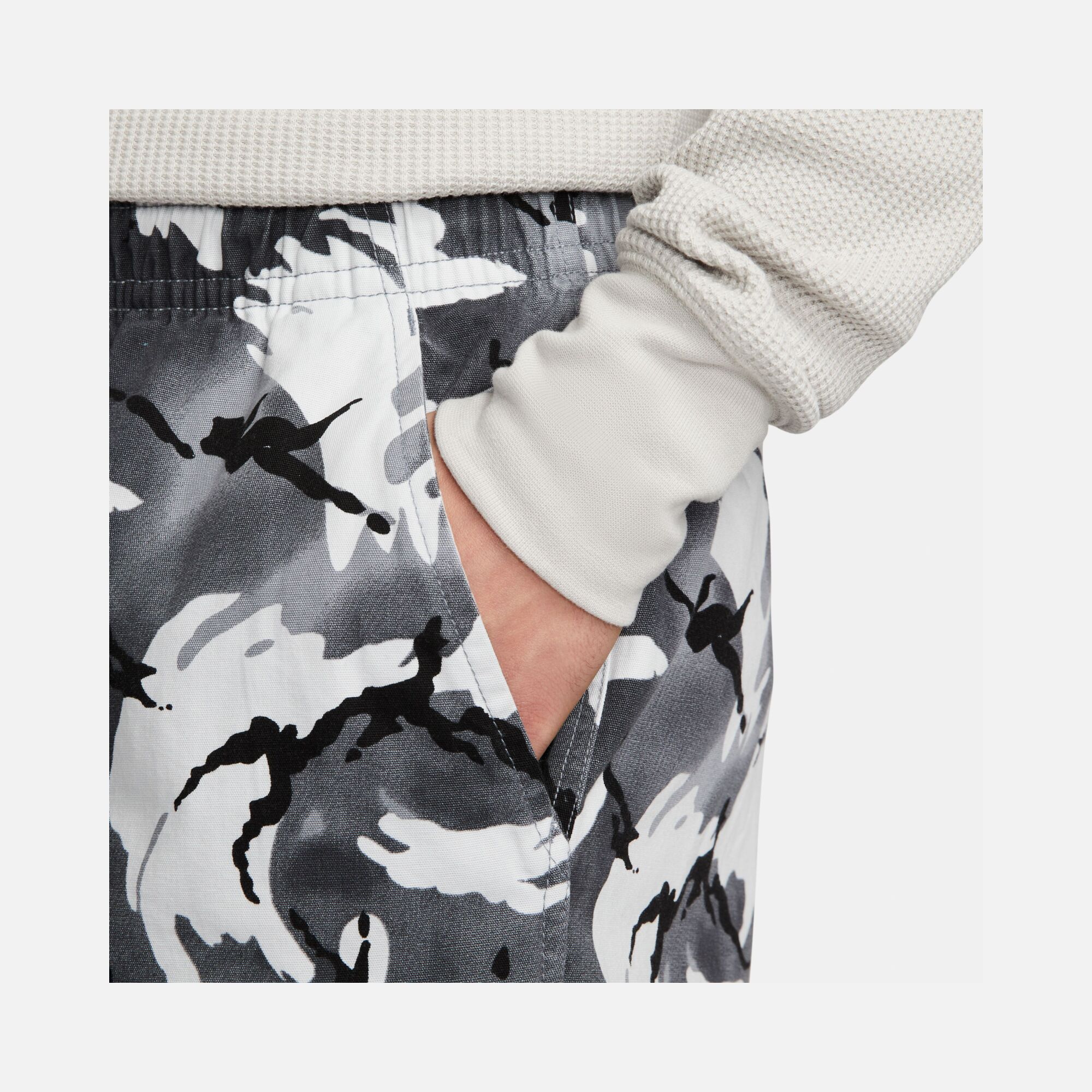 Nike Sportswear Club+ Woven Flow Camuoflage Oppression Erkek Şort