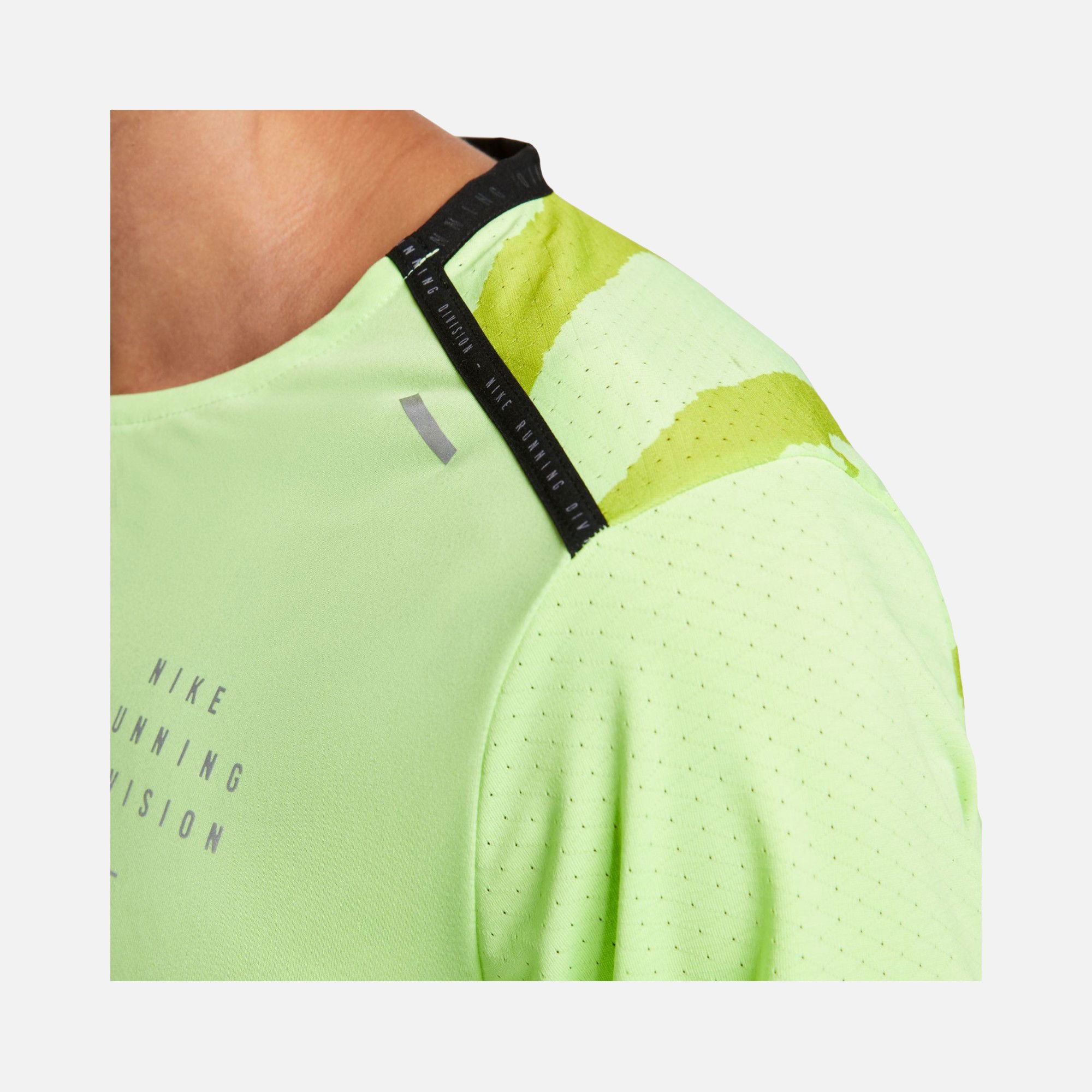 Nike Dri-Fit Run Division Rise 365 Graphic Short-Sleeve Erkek Tişört