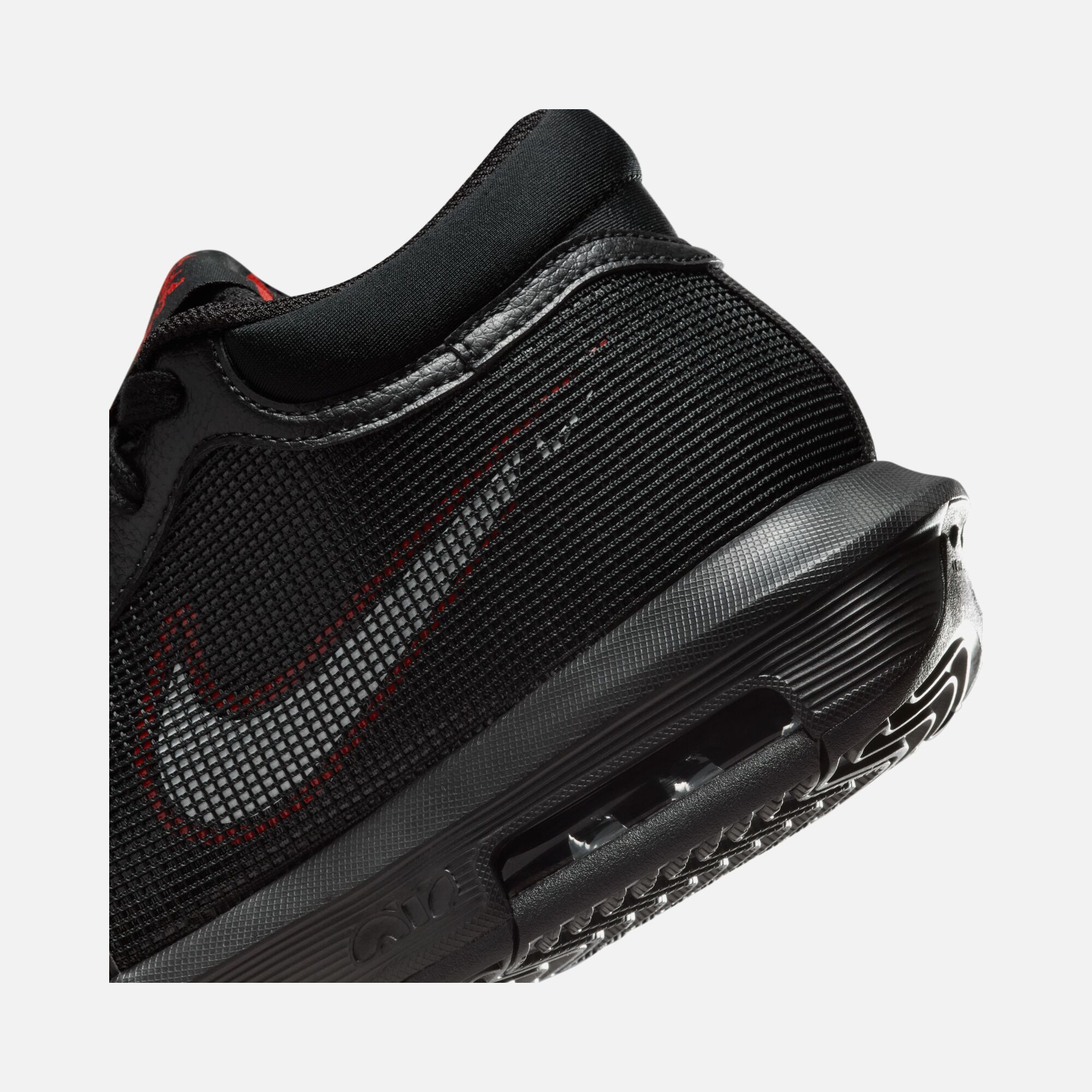 Nike LeBron James Witness VIII Erkek Basketbol Ayakkabısı