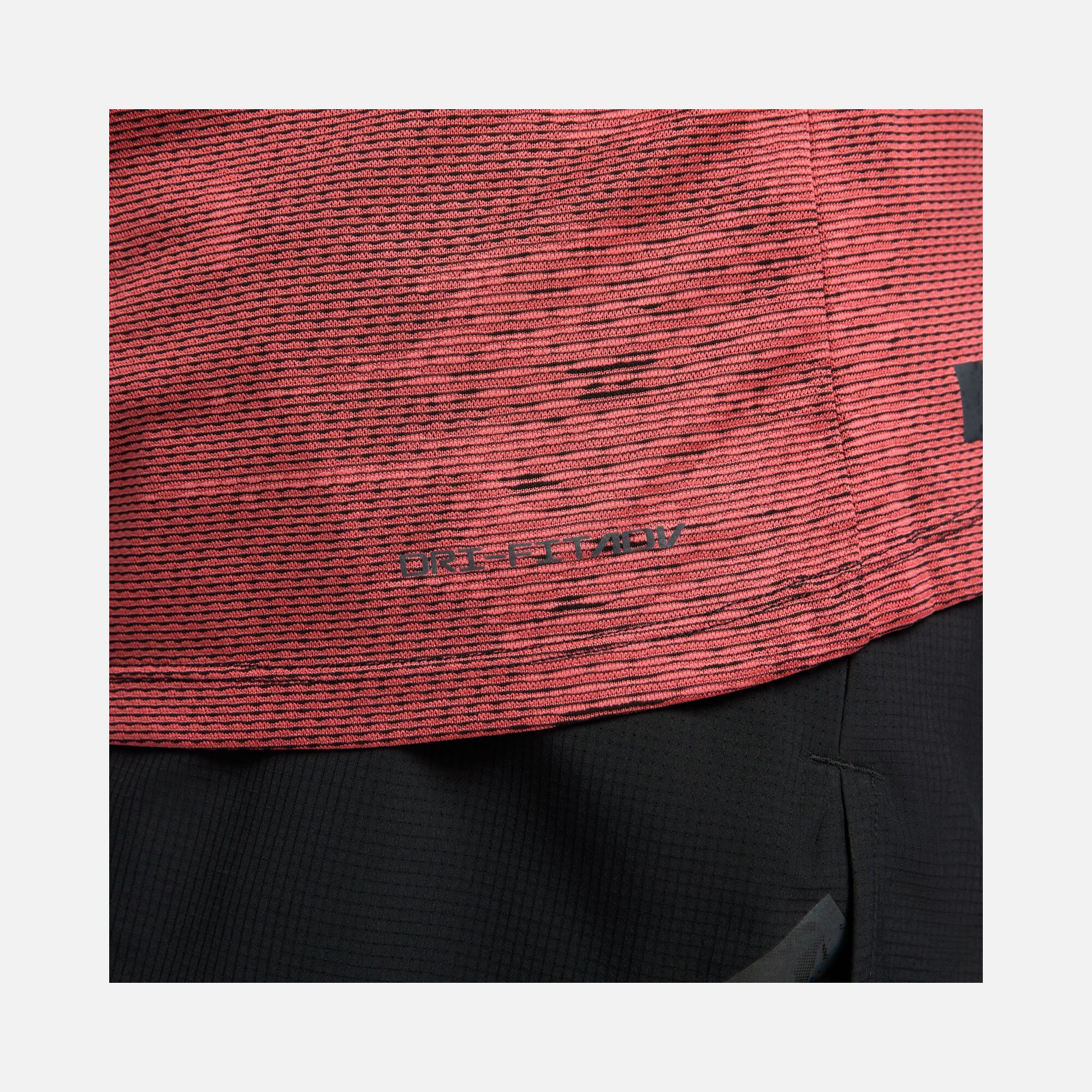 Nike Dri-Fit ADV Run Division Techknit Running Short-Sleeve Erkek Tişört