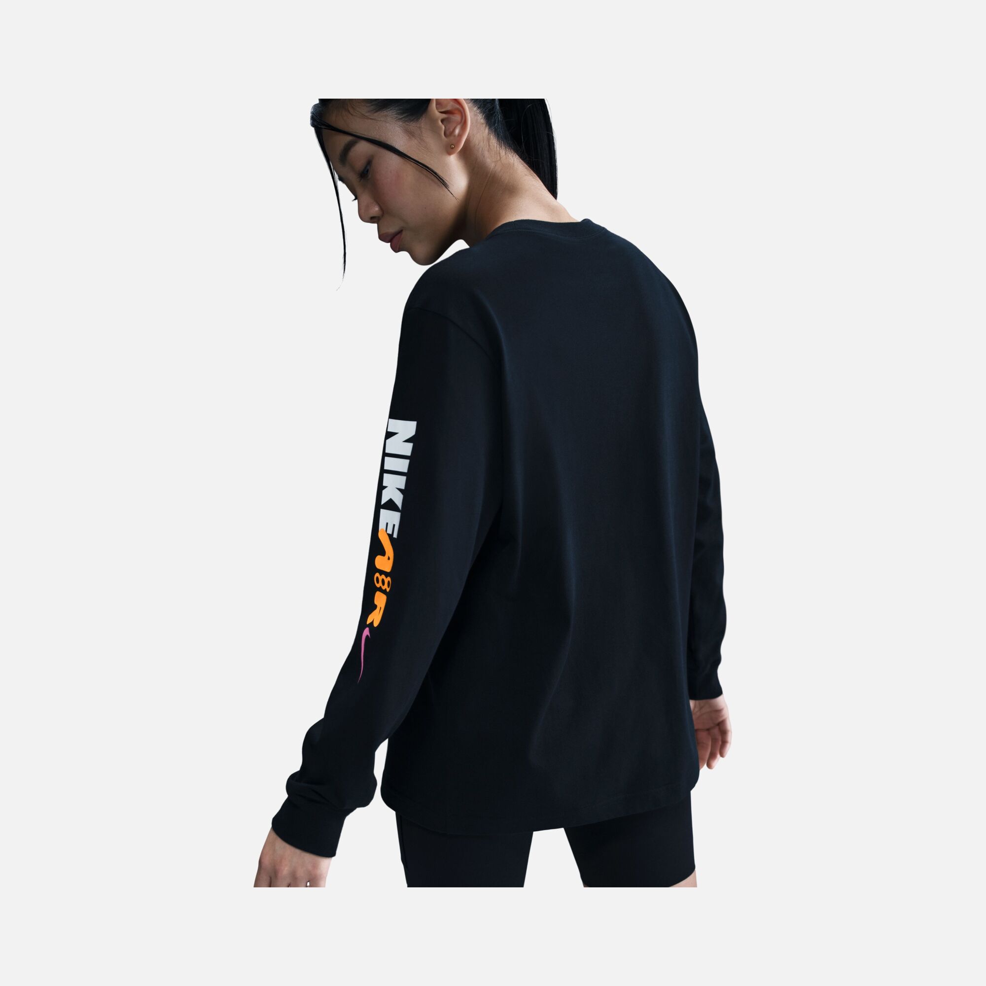 Nike Sportswear Essentials ''Air Max Wav Grahics'' Long-Sleeve Kadın Tişört