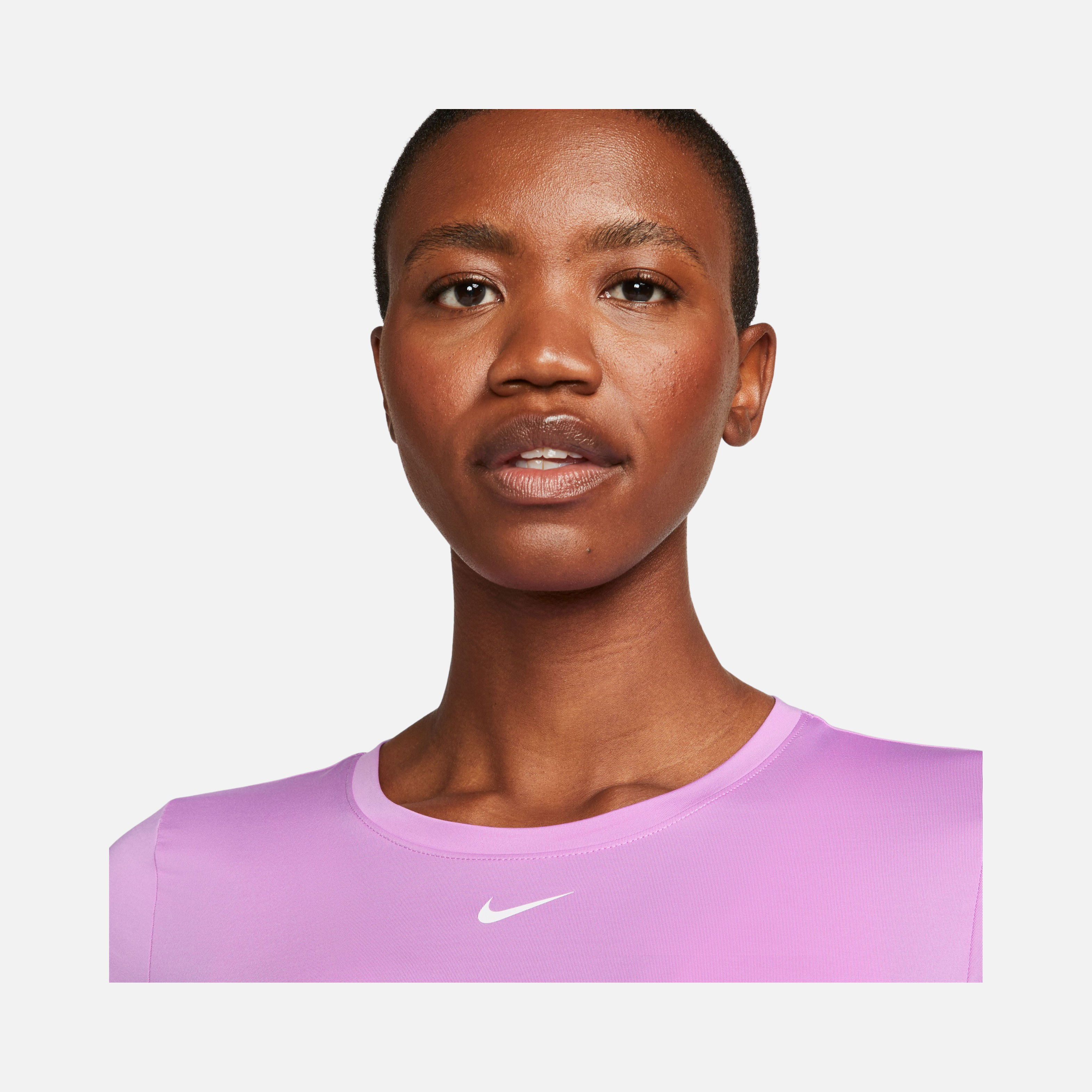 Nike Dri-Fit One Slim-Fit Short-Sleeve Kadın Tişört