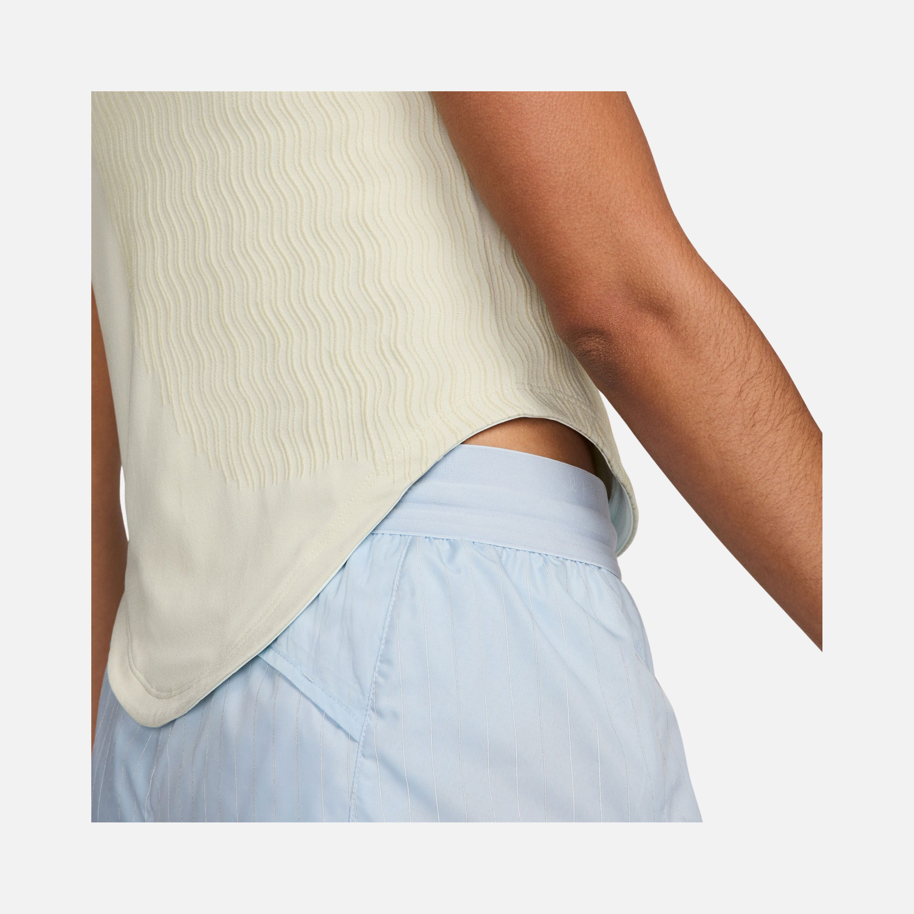 Nike Dri-Fit ADV Run Division Running Short-Sleeve Kadın Tişört