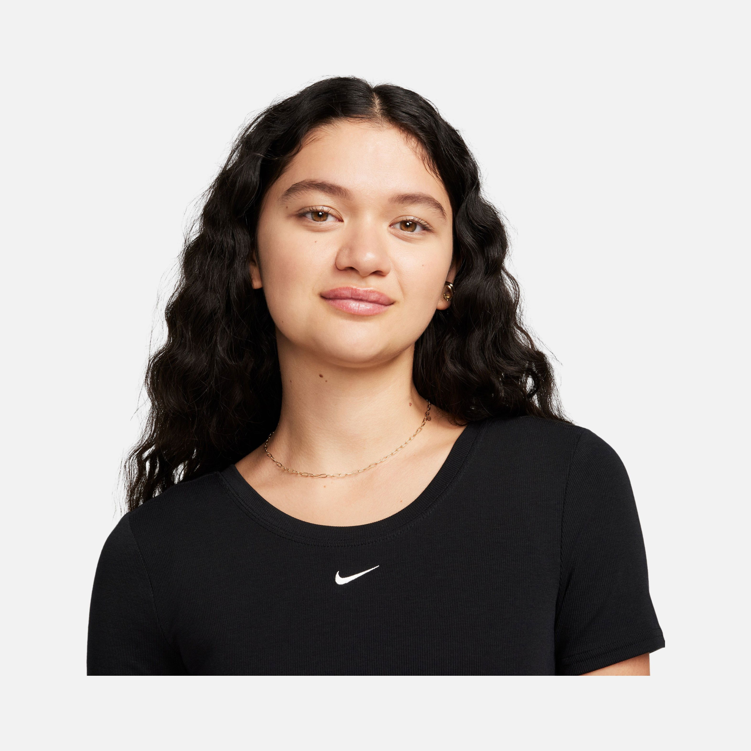 Nike Sportswear Chill Knit Tight Scoop-Back Mini-Rib Short-Sleeve Kadın Tişört