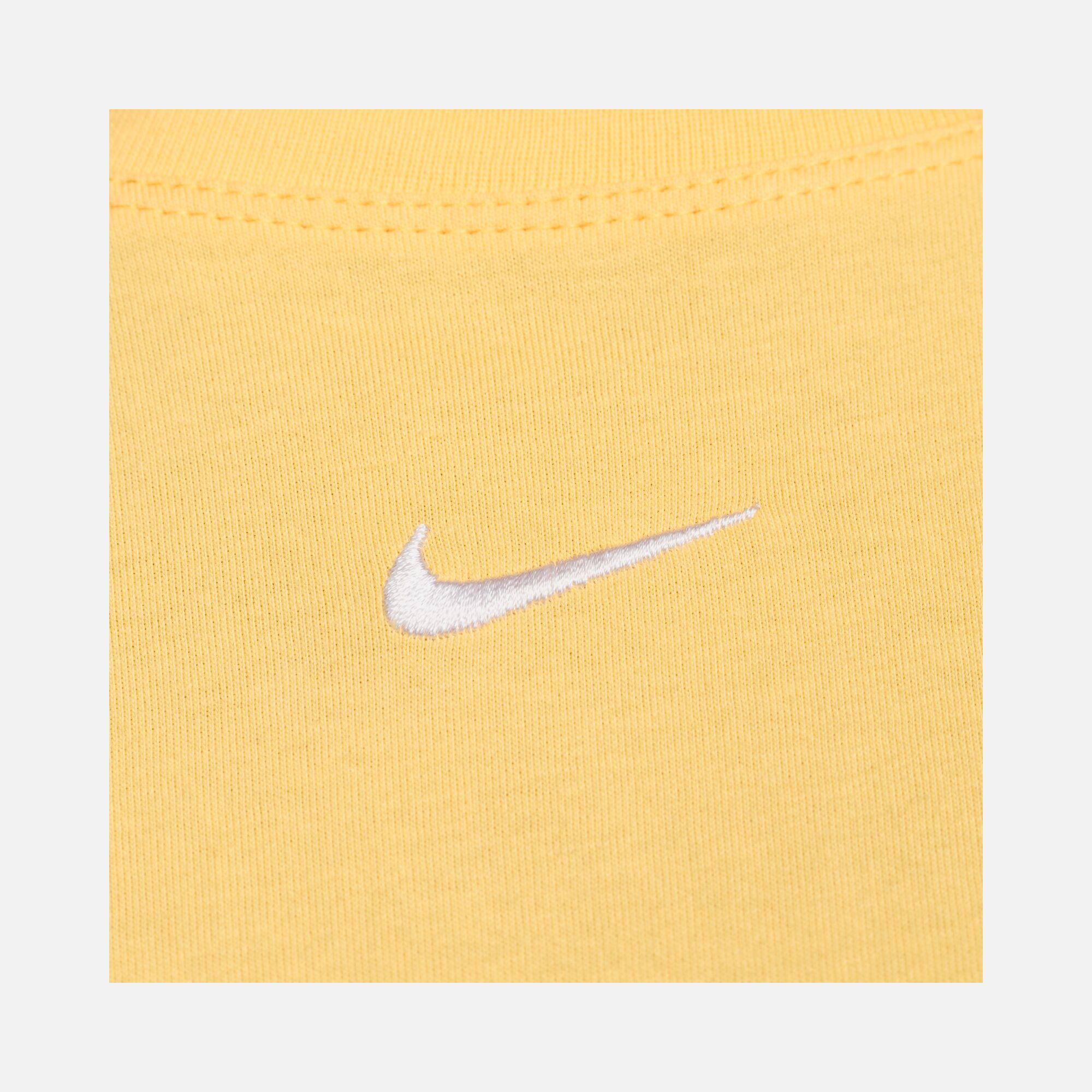 Nike Sportswear Essentials Short-Sleeve Kadın Tişört