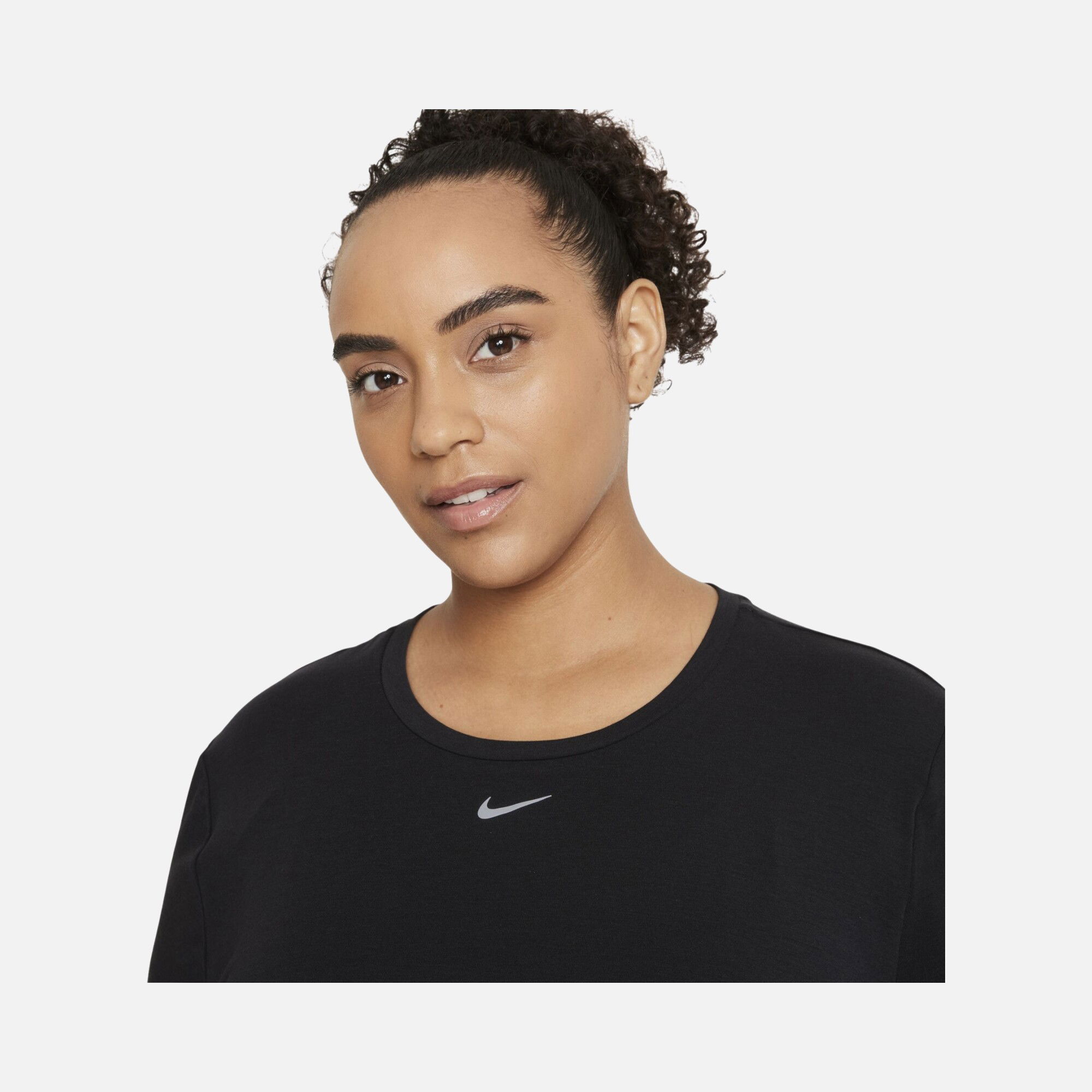 Nike Dri-Fit One Luxe Standard Fit Short-Sleeve Kadın Tişört