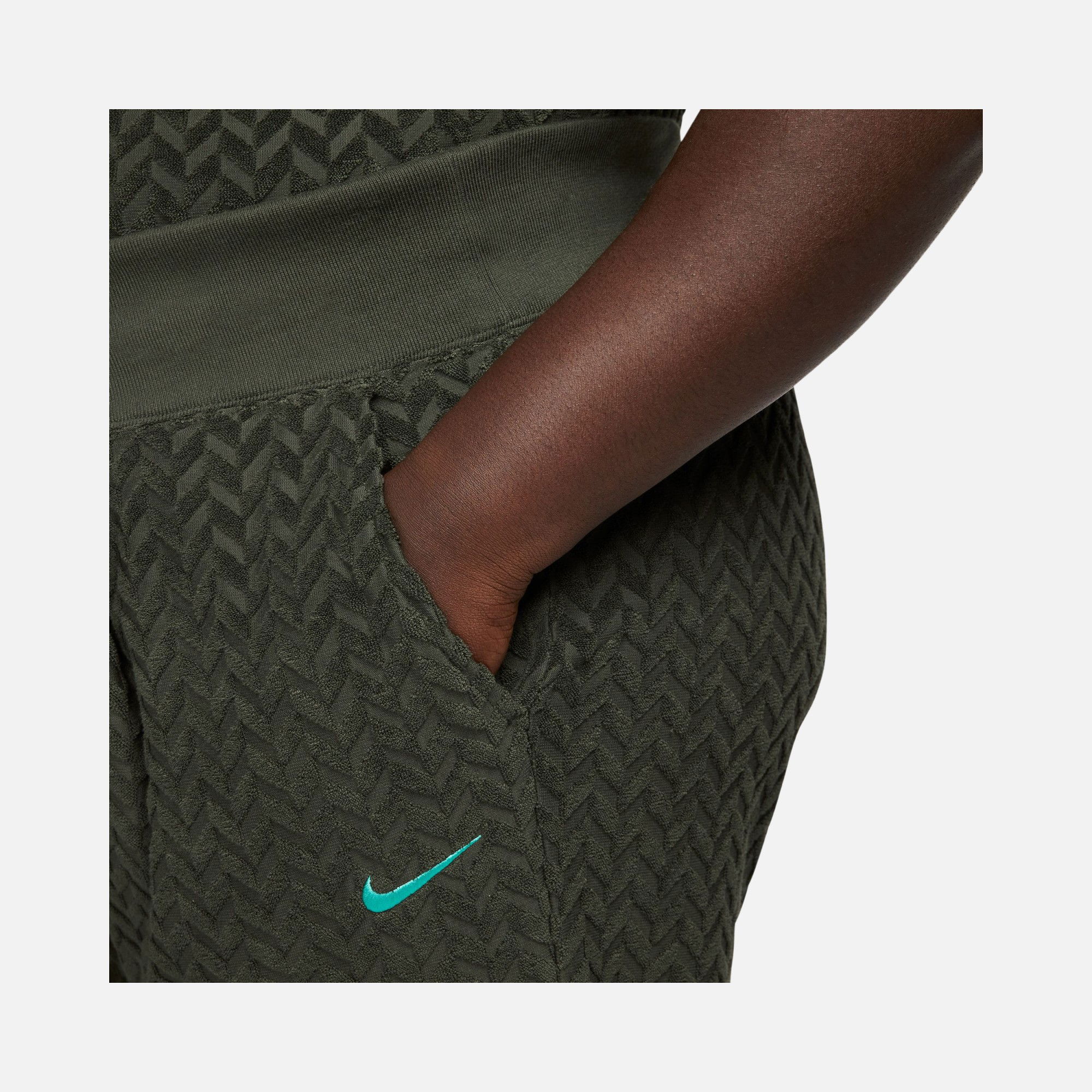 Nike Sportswear Everyday Mod High-Waisted AOJ Jogger (Plus-Size) Kadın Eşofman Altı
