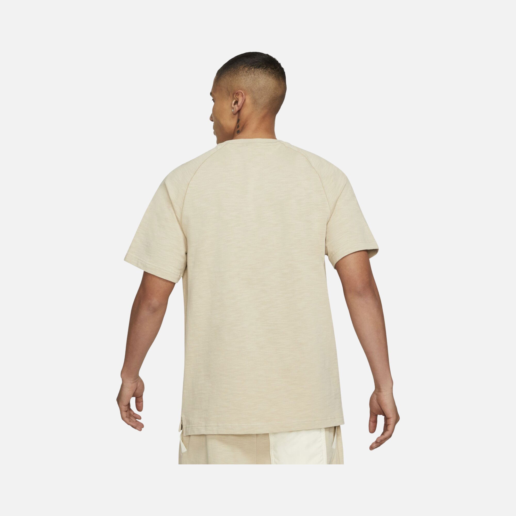 Nike Sportswear Modern Essentials Short-Sleeve Erkek Tişört